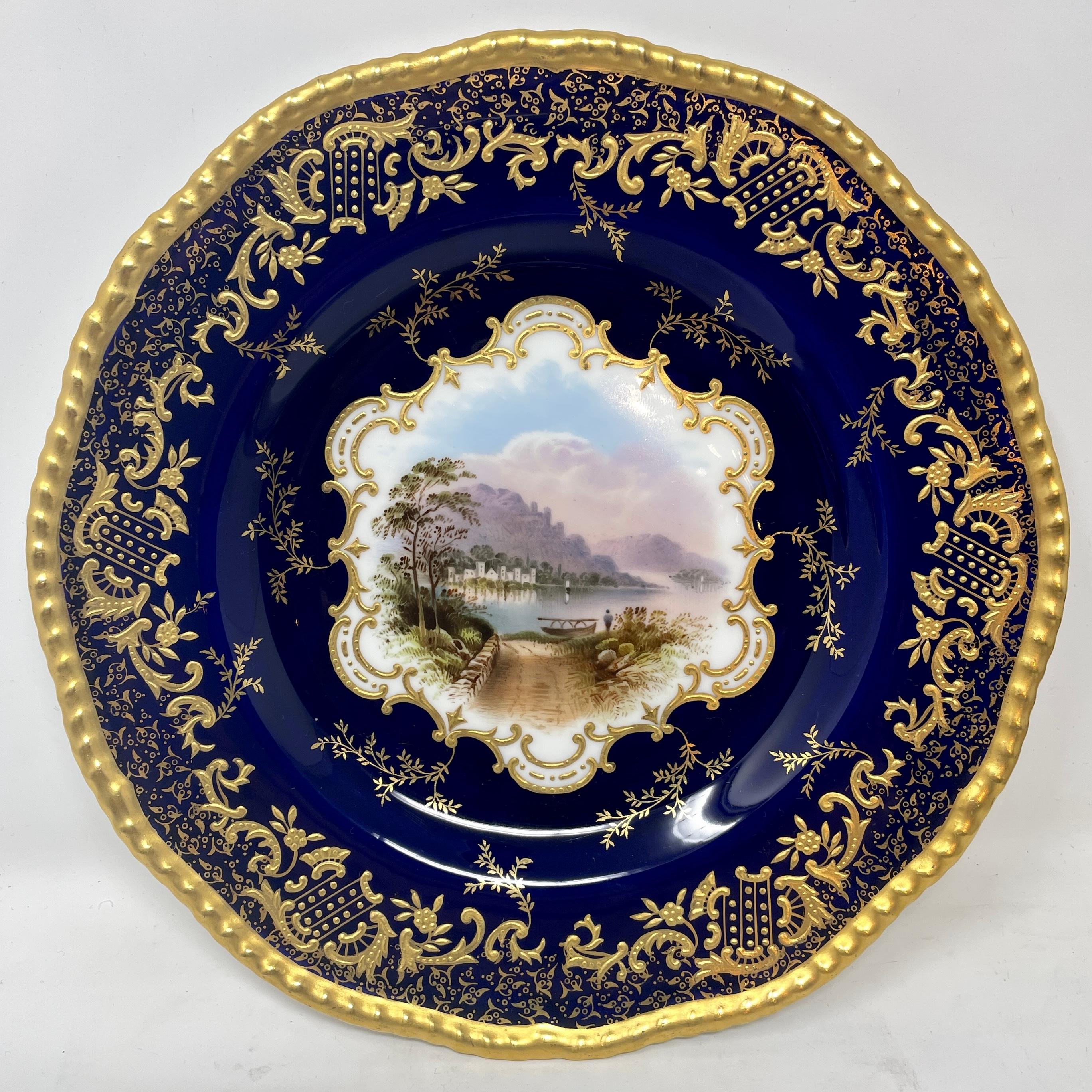 Porcelaine Ensemble de 10 assiettes anglaises anciennes en porcelaine de Coalport bleu cobalt et or, vers 1900. en vente