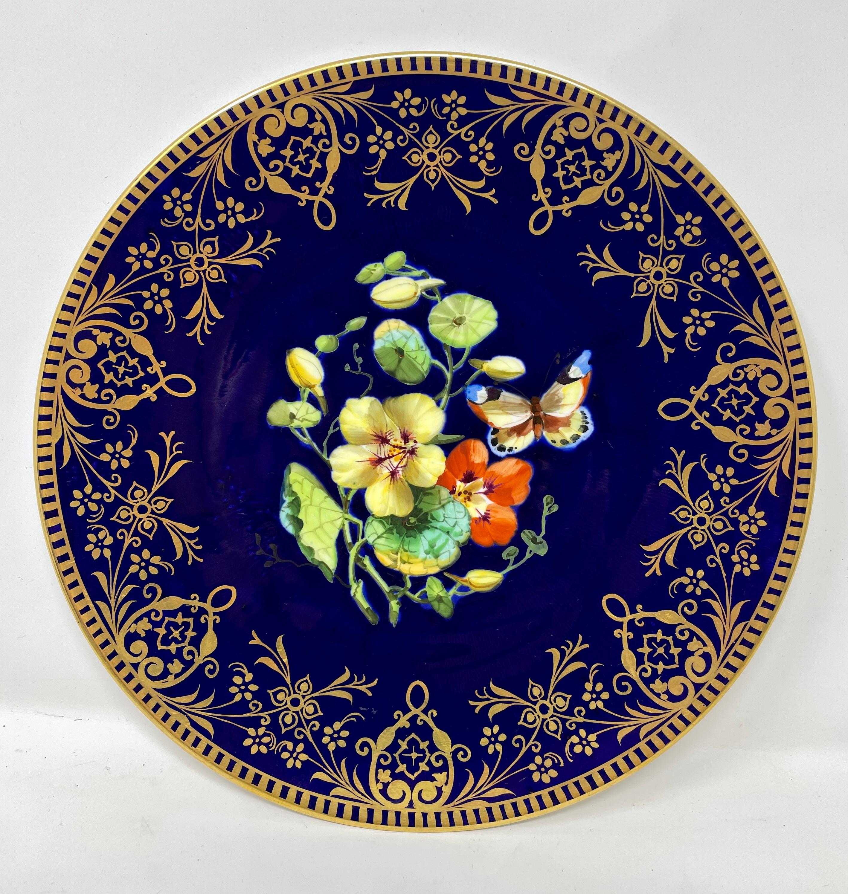 Anglais Ensemble de 10 assiettes à dessert anglaises anciennes peintes à la main en cobalt et à motifs floraux vers 1870 en vente
