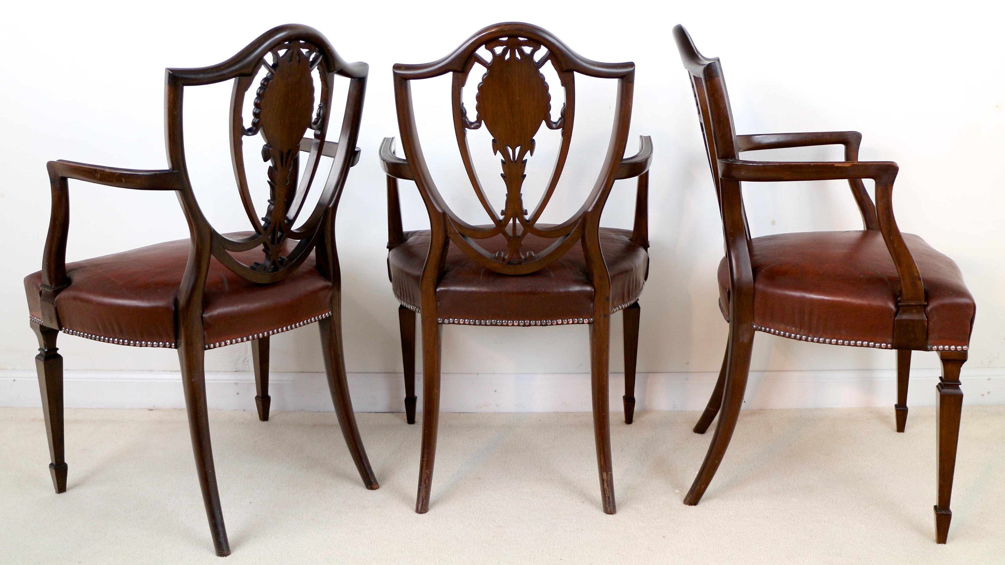 Set of 10 Antique English Victorian Hepplewhite Design Carver Dining Chairs In Good Condition In Glasgow, GB