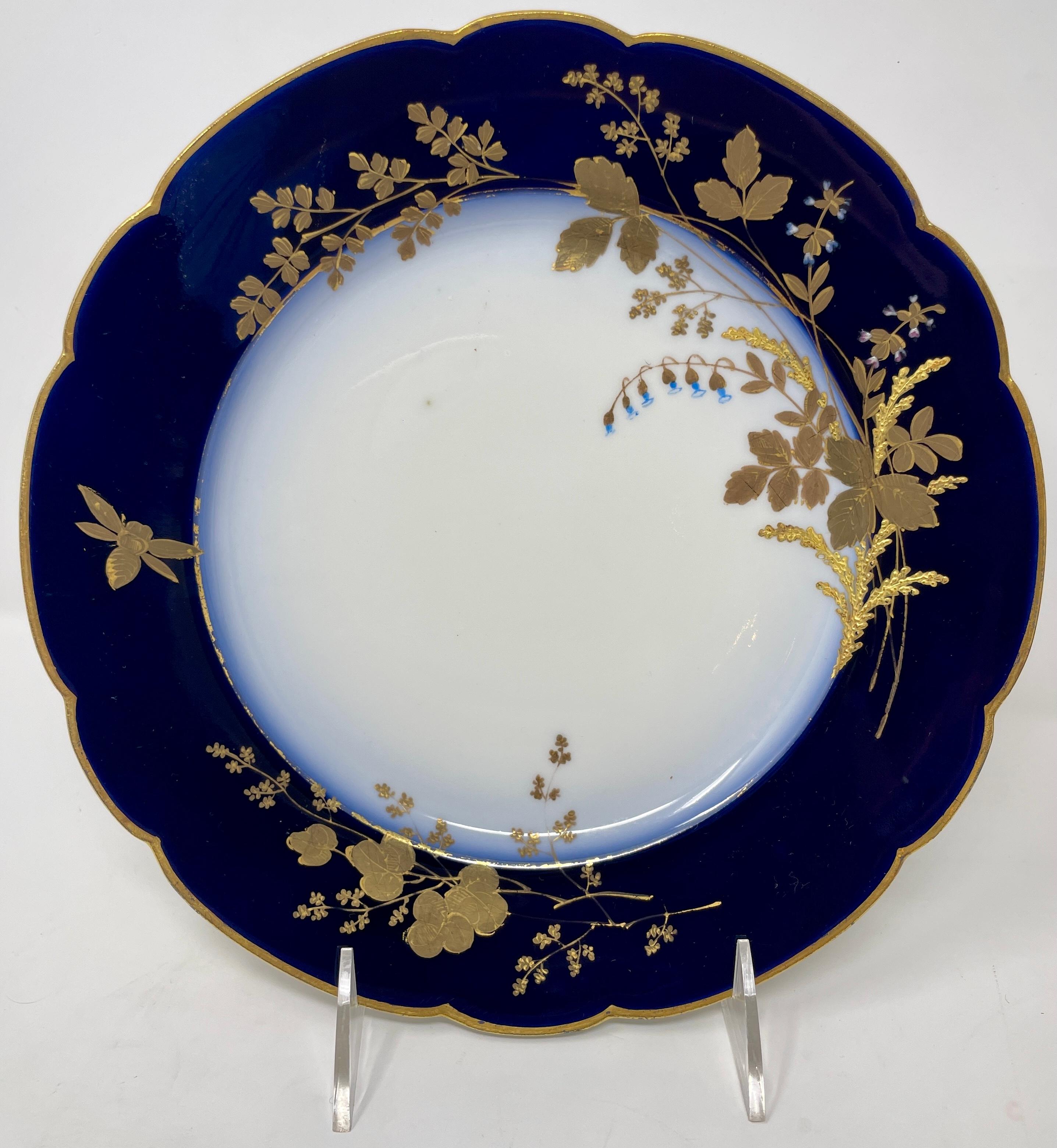 Français Ensemble de 10 assiettes plates anciennes françaises en porcelaine de Limoges, cobalt et or, vers 1900 en vente