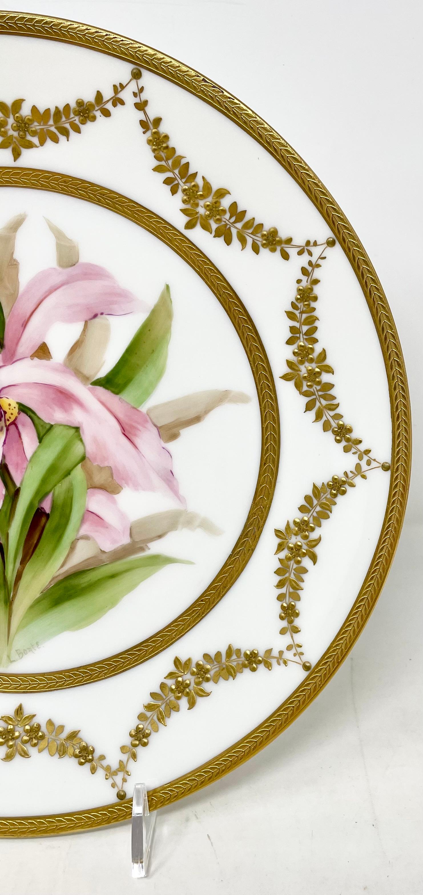 Satz von 10 Antique French Limoges Porzellan Hand-Painted Gold & Botanical Plates im Zustand „Gut“ im Angebot in New Orleans, LA