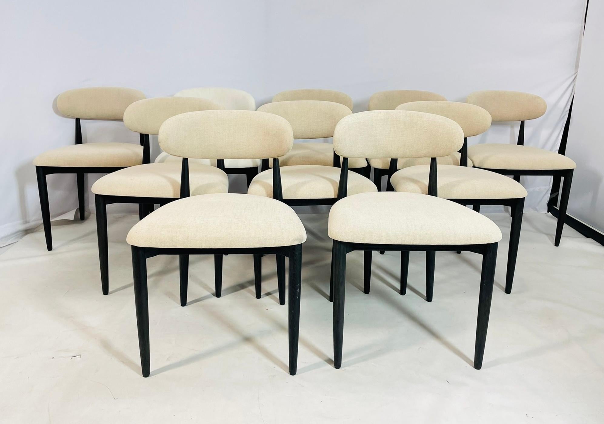In offerta un set completo di 10 sedie da pranzo della collezione 