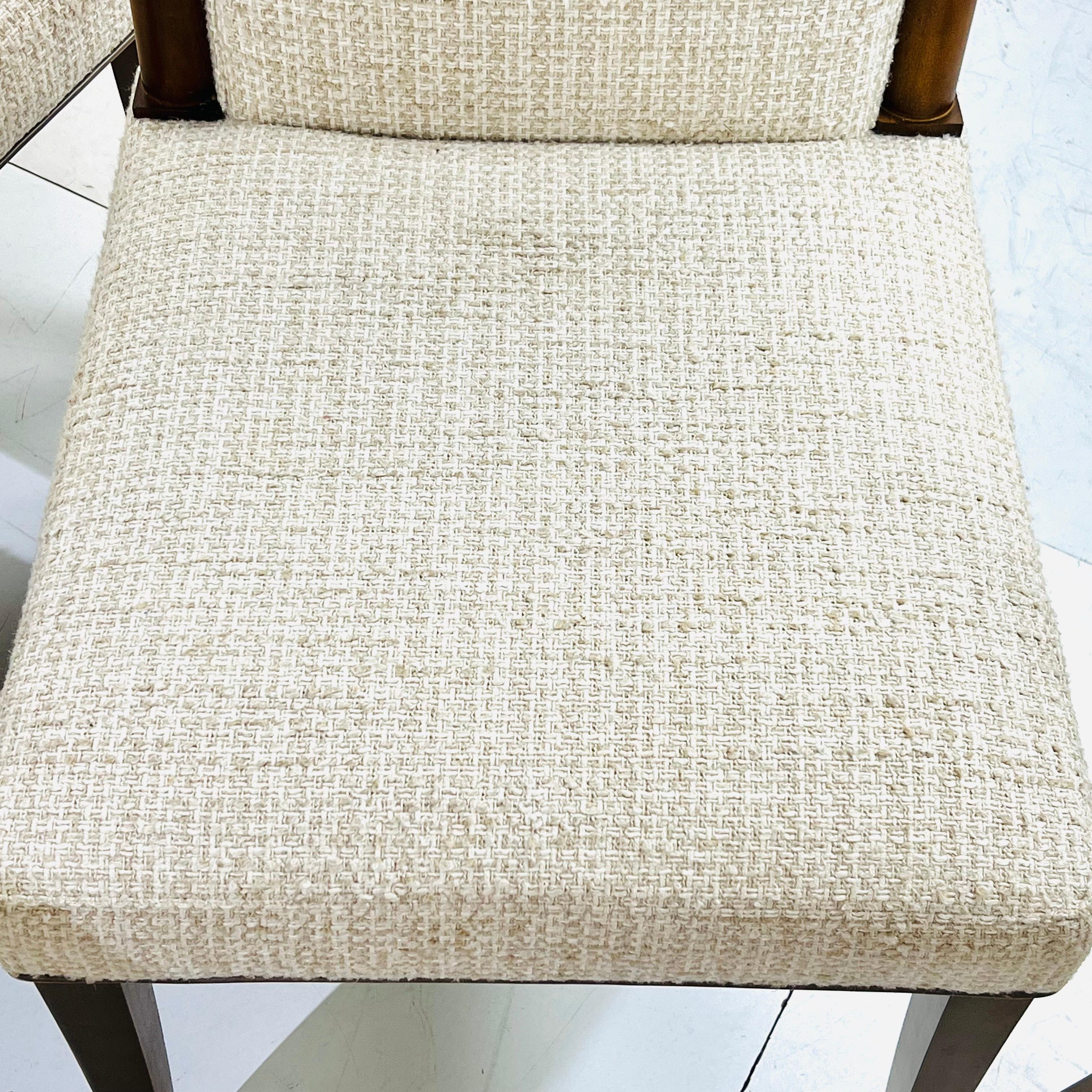 Ensemble sophistiqué de 10 chaises de salle à manger en acajou, revêtues de tissu HOLLY HUNT 