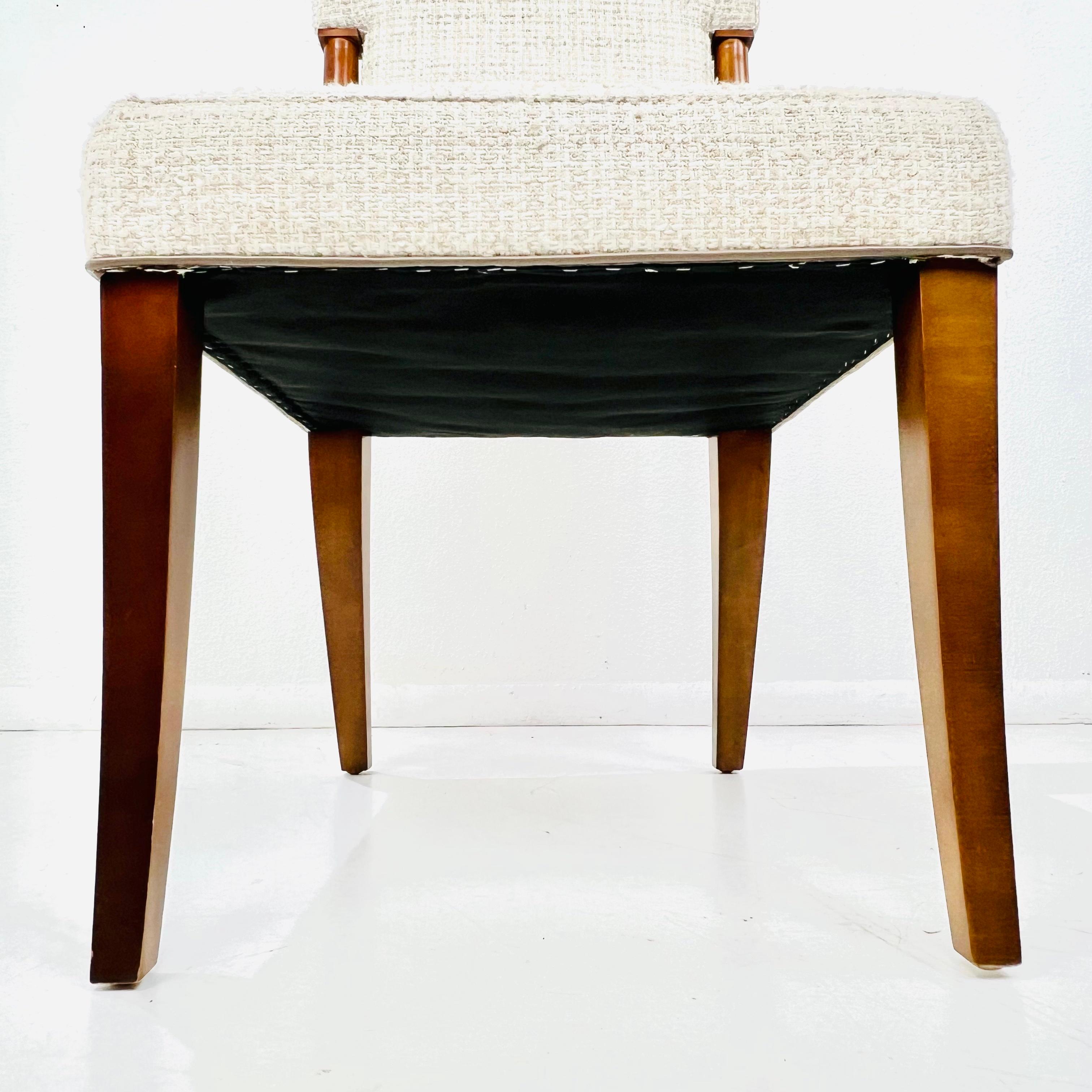 Art déco Ensemble de 10 chaises de salle à manger Art Déco, tapissées de tissu HOLLY HUNT en vente