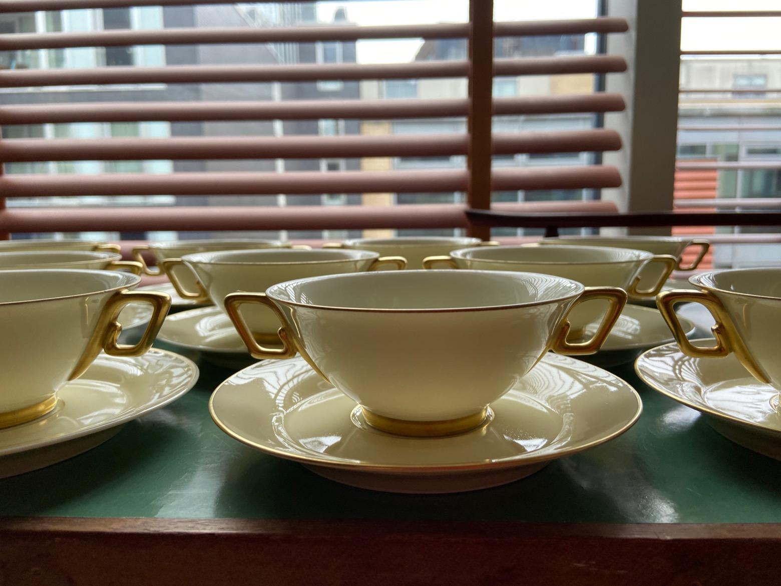 10 Sopas Art Decó de Limoges blancas y doradas de Marcel Goupy para Rouaud, París Porcelana en venta