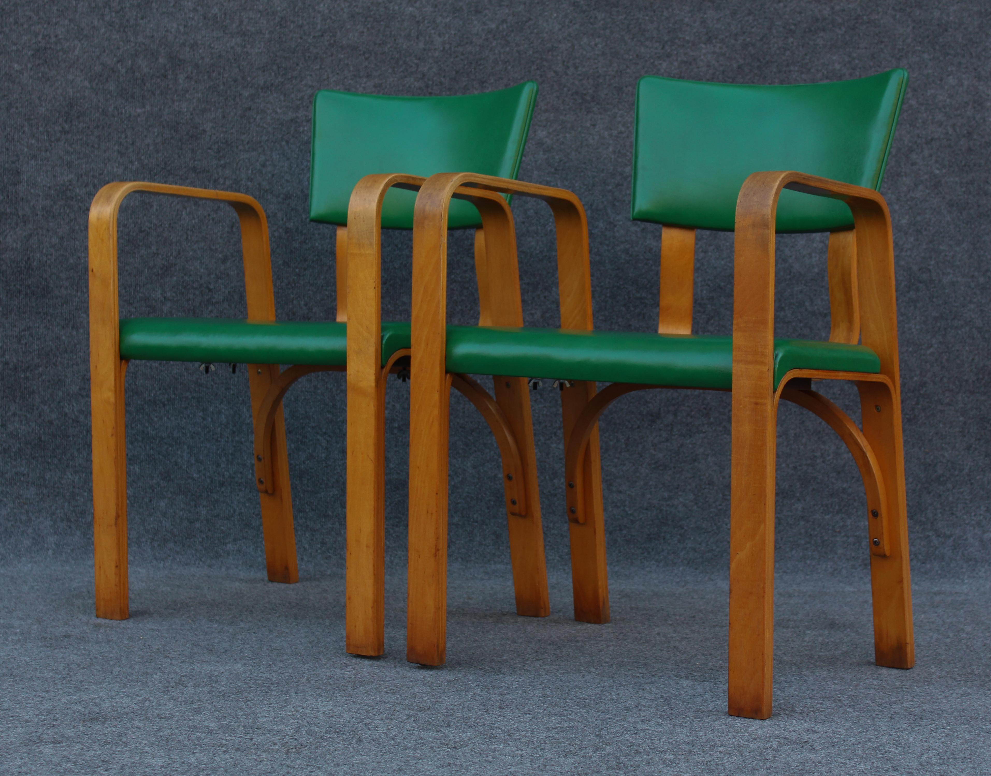 Satz von 10 Sesseln oder Esszimmerstühlen aus gebogenem Ahornholz, Sperrholz und grünem Ahornholz von Thonet NYC (Kunstleder) im Angebot