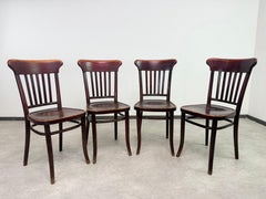 Set di 10 sedie da pranzo in legno curvato n.517 di Thonet