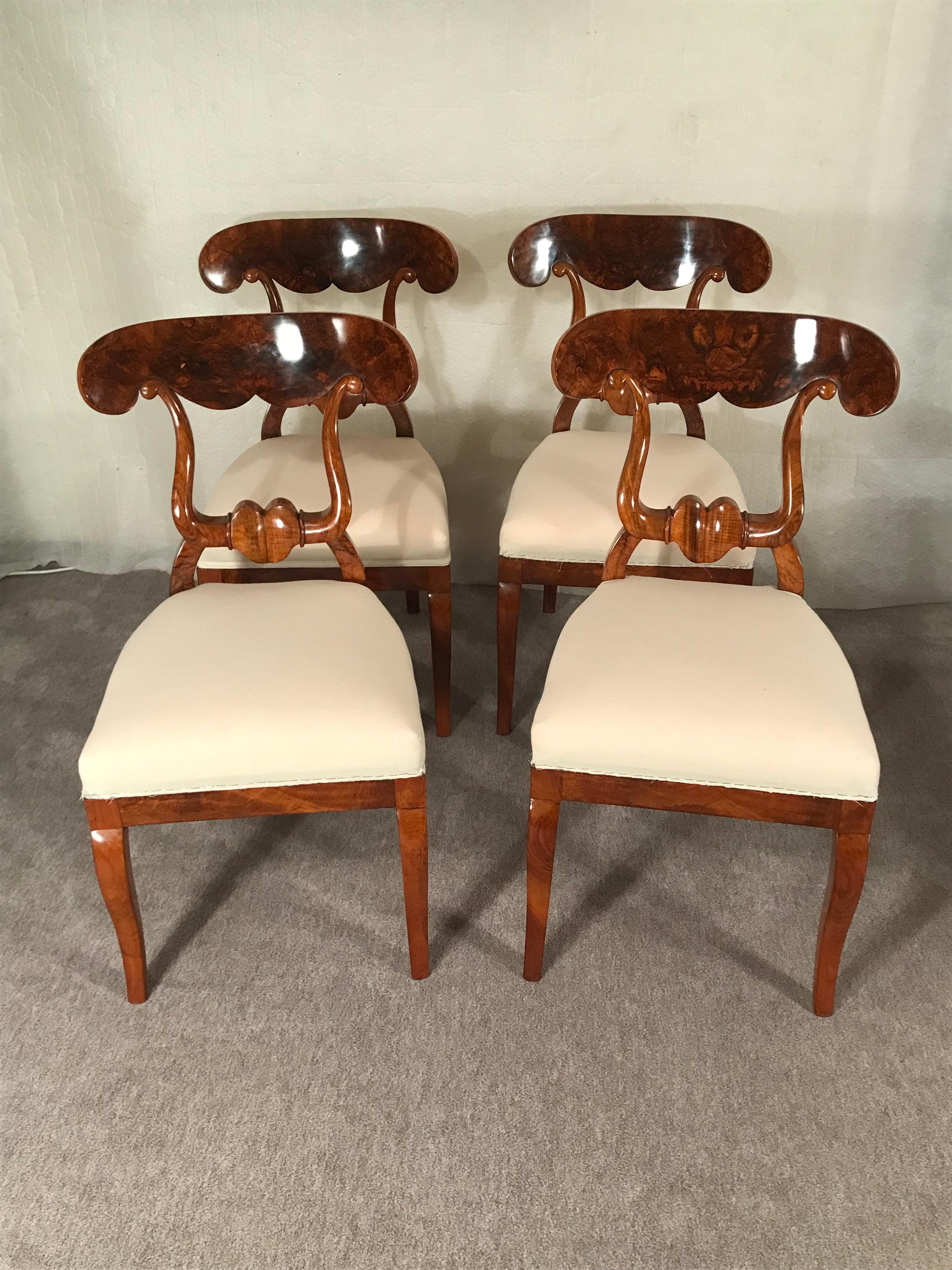 Set of 10 Biedermeier Chairs, South Germany 1820-30, Walnut In Good Condition In Belmont, MA