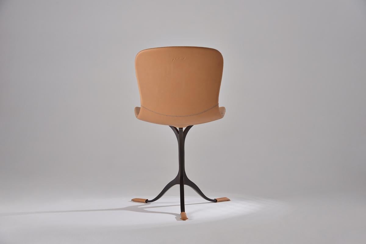 Ensemble de 10 chaises en laiton et cuir, par P. Tendercool en vente 6