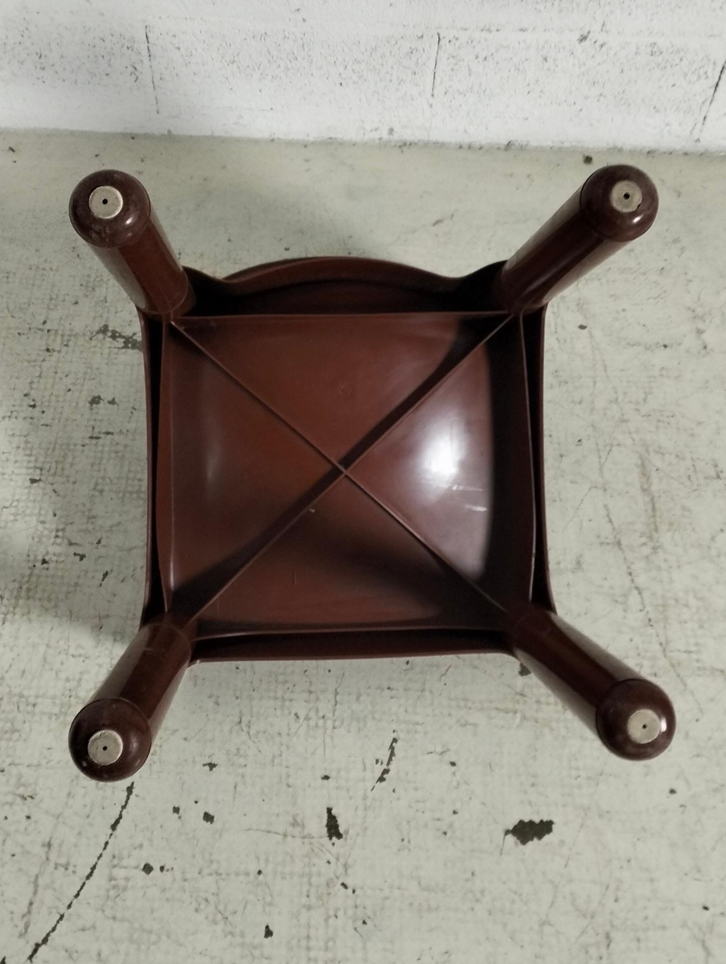 Satz von 10 braunen Stühlen 4875 mod. von C.Bartoli für Kartell 70s im Angebot 6