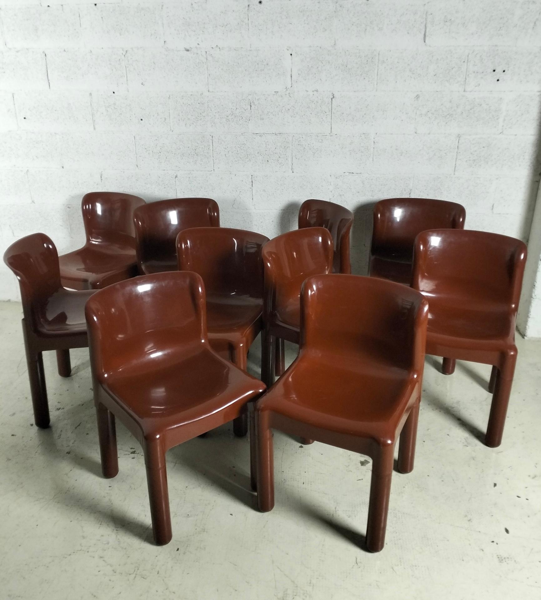 Satz von 10 braunen Stühlen 4875 mod. von C.Bartoli für Kartell 70s (Kunststoff) im Angebot