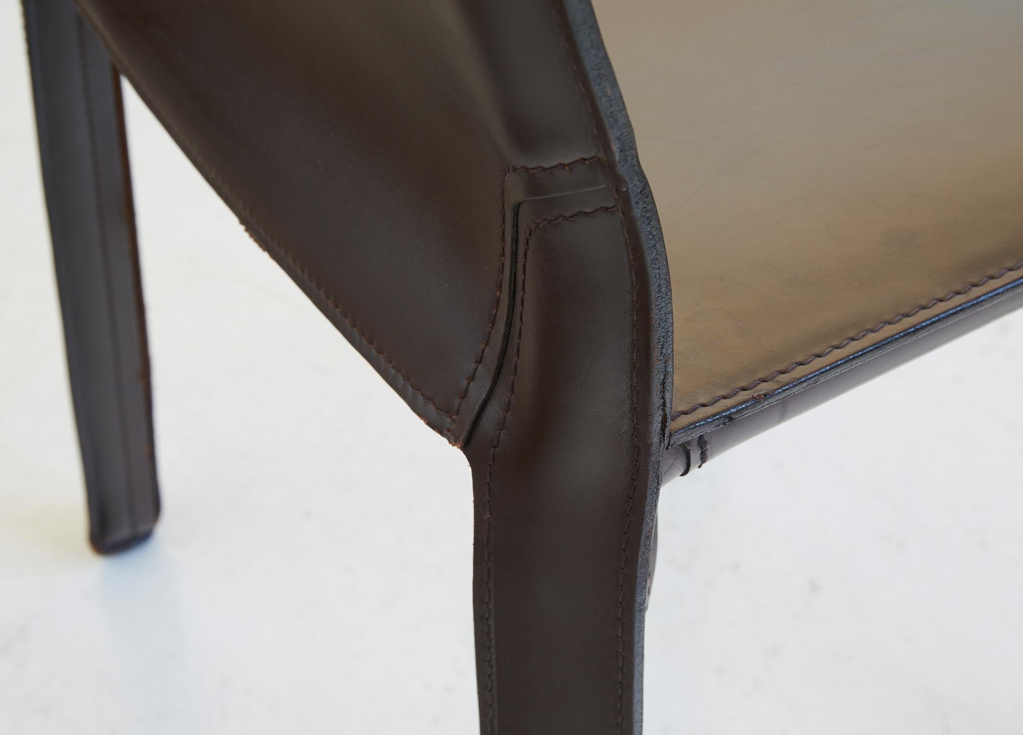 Lot de 10 chaises de salle à manger en cuir chocolat CAB 412 par Mario Bellini, Cassina 1980 en vente 2