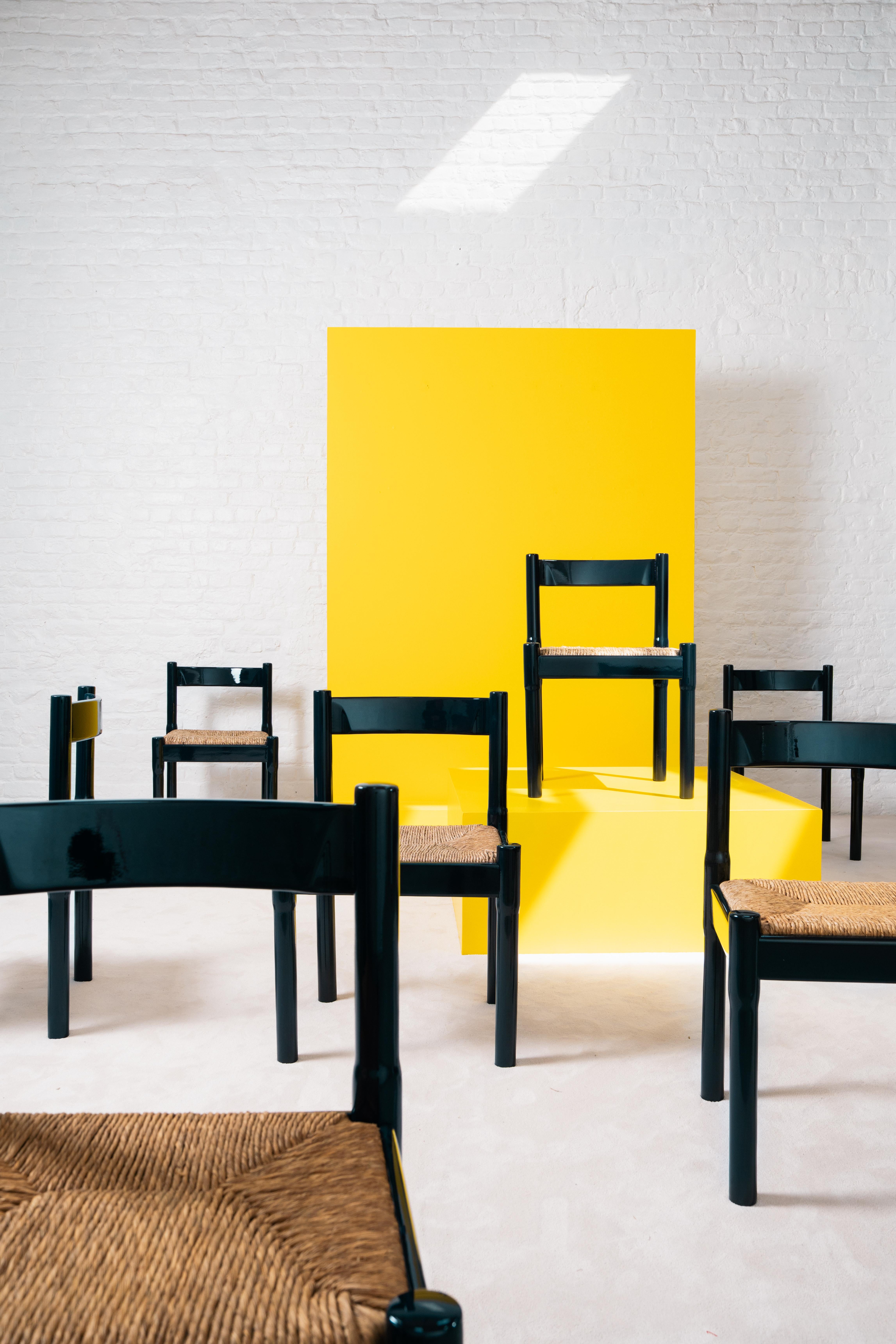 An icon of Italian design, the Carimate chair combines a lacquered solid wood frame with a handwoven straw seat. Designed by Vico Magistretti for Cassina in the 1960s, it stands out for its bold lines and balance between rustic charm and modernist