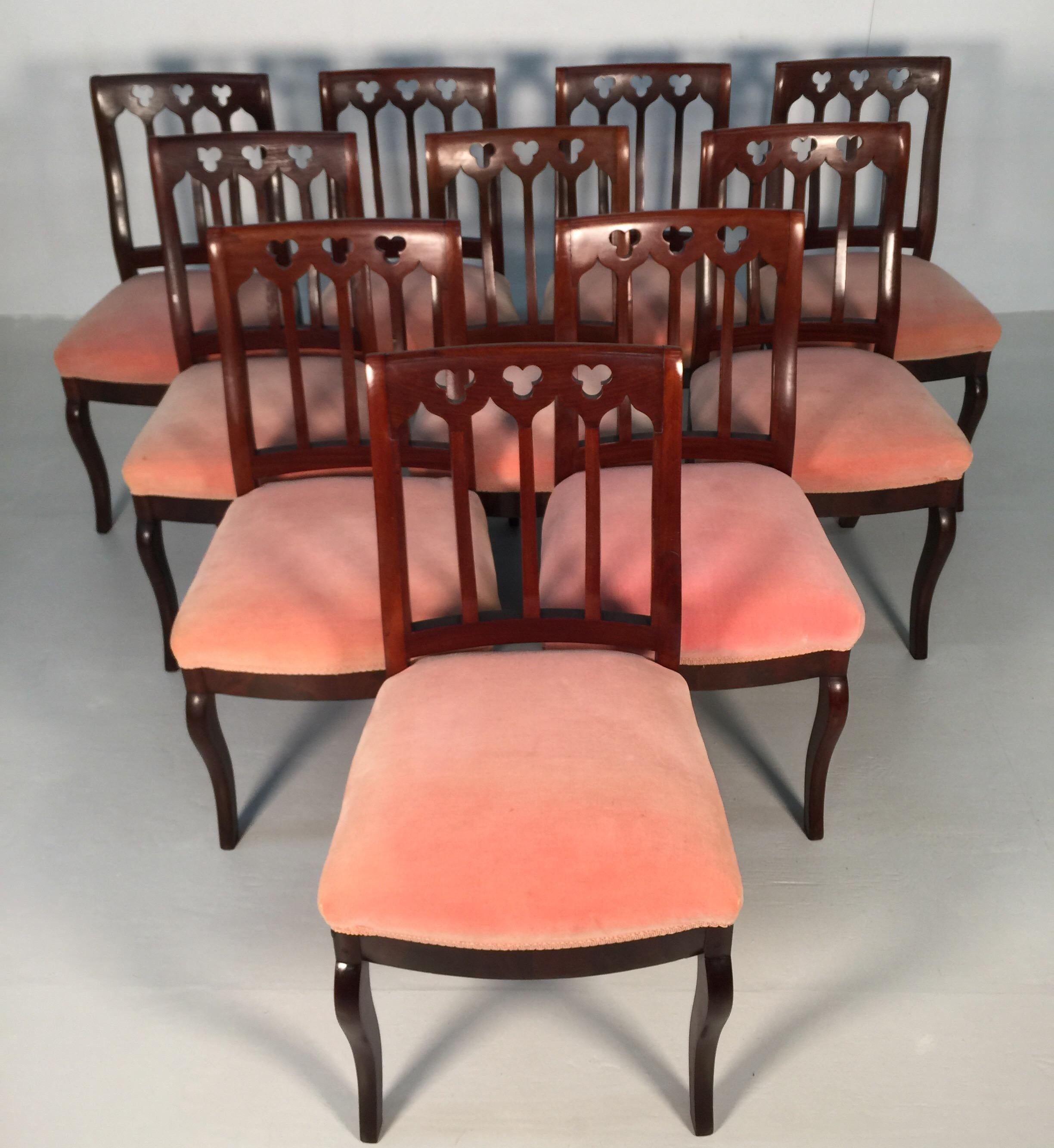 Attributed to John Jelliff , the walnut chairs features carved quatrefoil roundels and arches which distinguishes this as a Jelliff chair