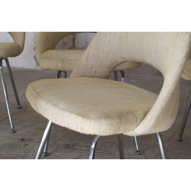 Set di 10 poltrone da conferenza di Eero Saarinen per Knoll, 1956
 
 Design vintage
 Queste sedie da conferenza disegnate da Eero Saarinen nel 1956 e prodotte da Knoll incarnano l'eleganza senza tempo del design moderno. Con le loro linee pulite e