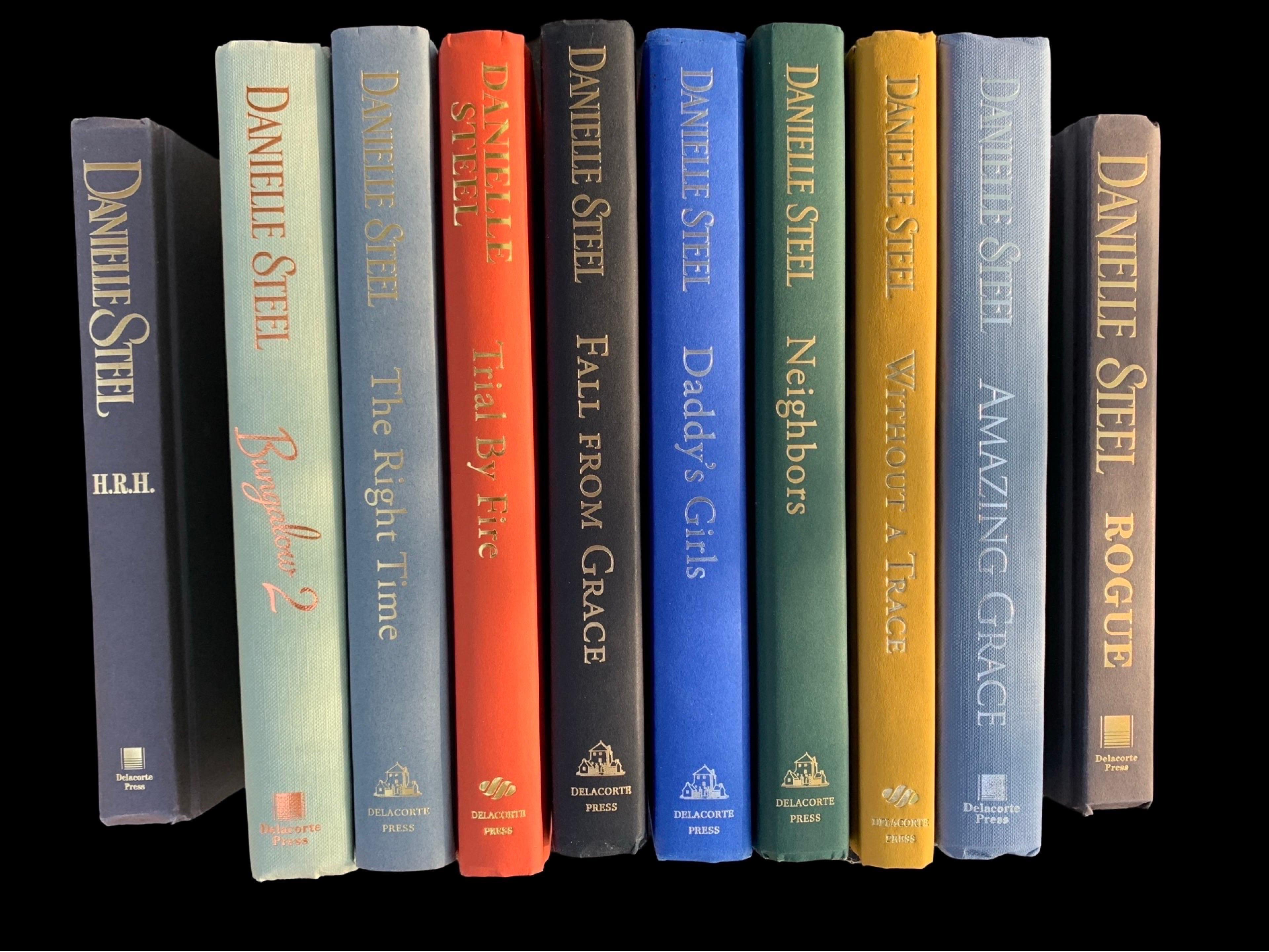 Set di 10 libri con copertina a scorrimento di Danielle Steele per la biblioteca/sala multimediale in vendita 10