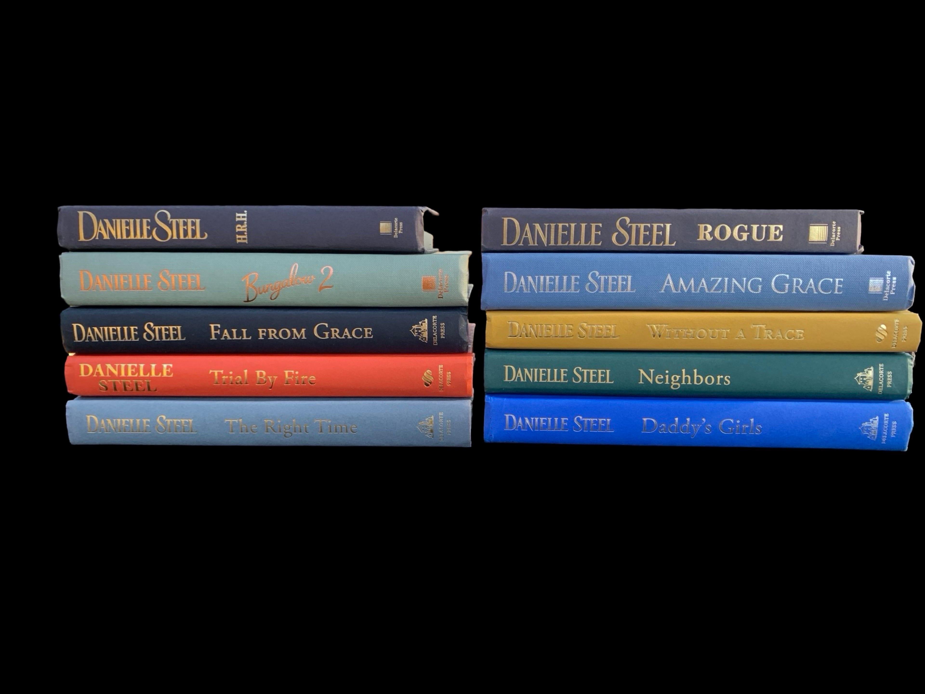 Set di 10 libri con copertina a scorrimento di Danielle Steele per la biblioteca/sala multimediale in vendita 11