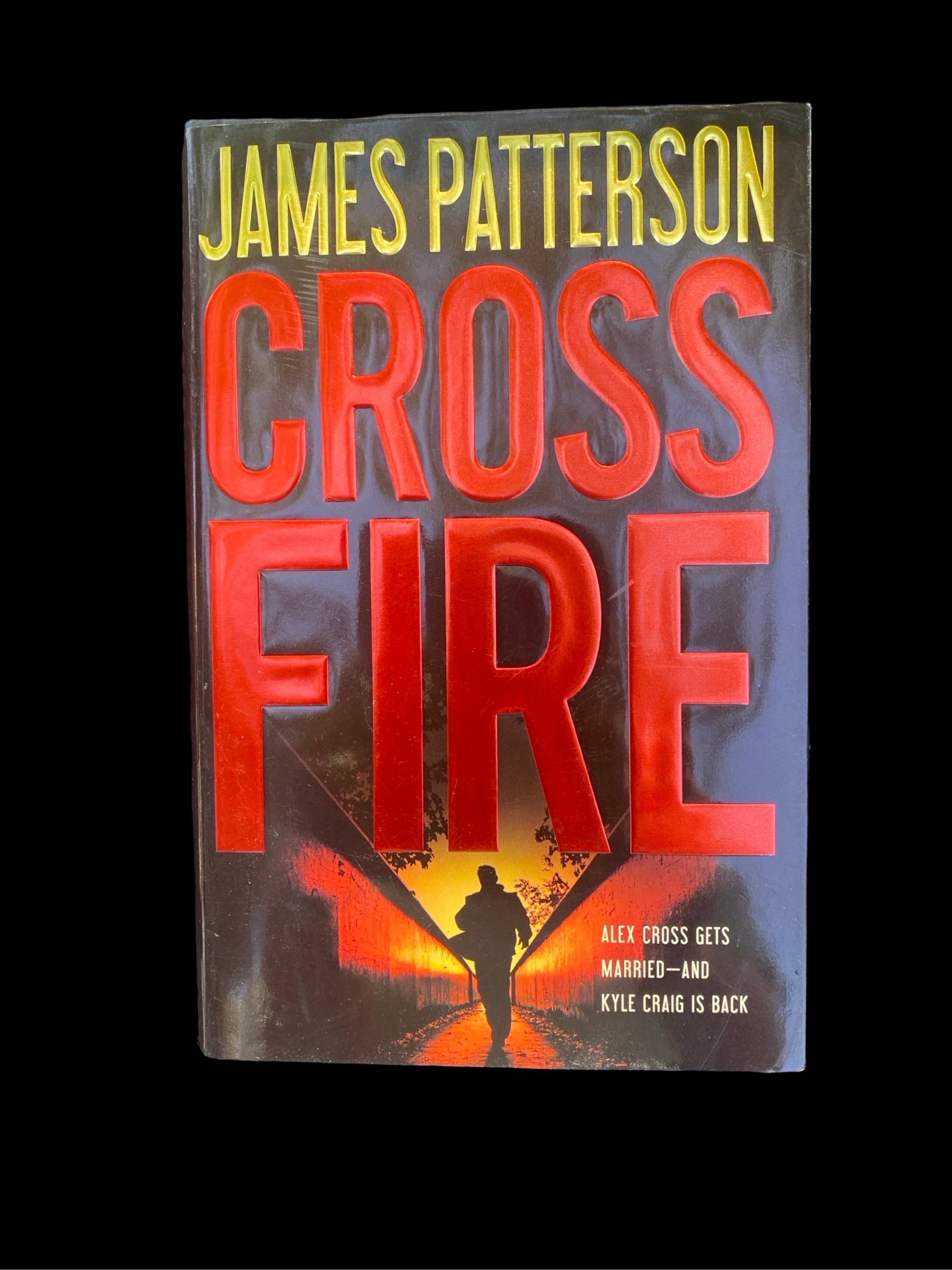 Set of 10 Curated James Patterson Slip-Covered Books Library/ Media Room Display In Good Condition For Sale In Palm Springs, CA