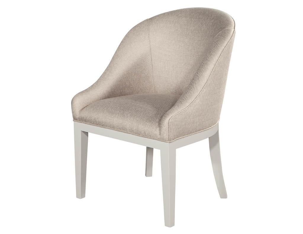 Moderne Ensemble de 10 chaises de salle à manger modernes sur mesure en beige et blanc en vente