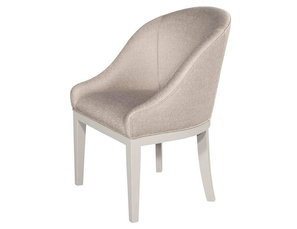 Canadien Ensemble de 10 chaises de salle à manger modernes sur mesure en beige et blanc en vente