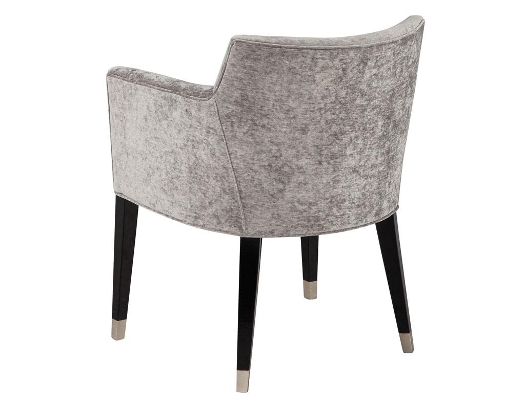 Velours Ensemble de 10 chaises de salle à manger modernes sur mesure en velours gris de créateur en vente