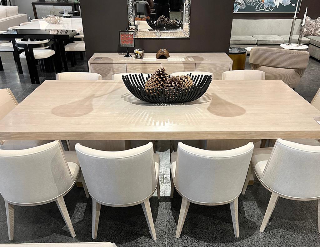 Set von 10 modernen Esszimmerstühlen aus Eiche in gebleichter Oberfläche, maßgefertigt im Angebot 12