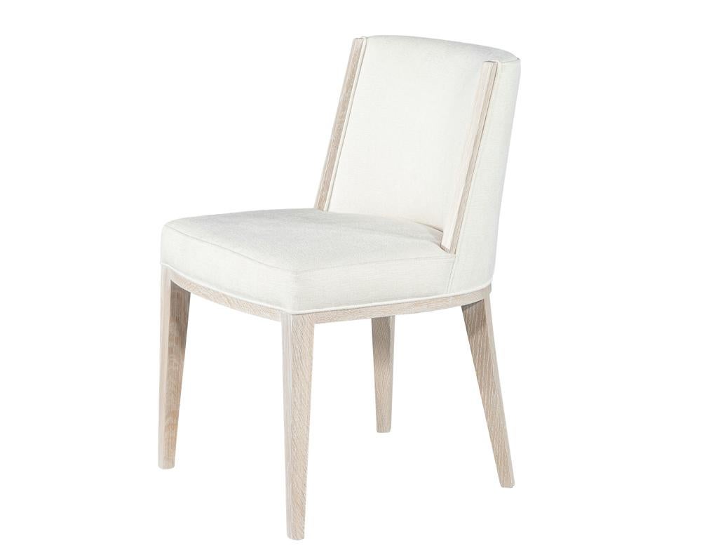 Set von 10 modernen Esszimmerstühlen aus Eiche in gebleichter Oberfläche, maßgefertigt (Kanadisch) im Angebot