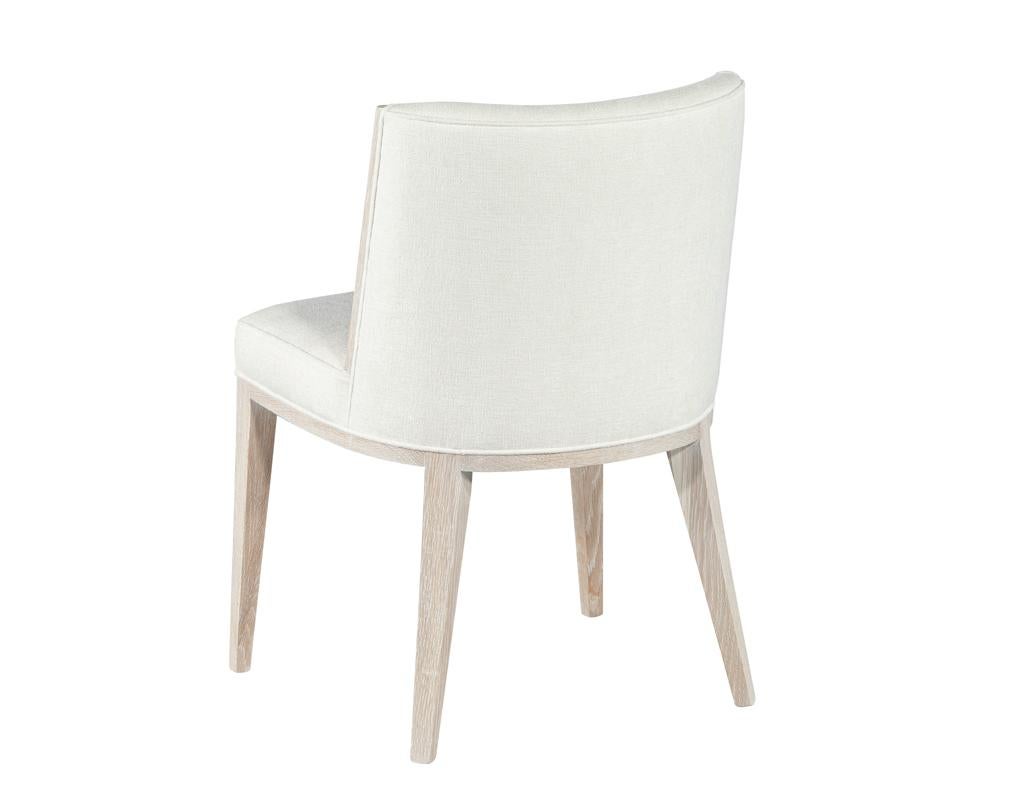 Set von 10 modernen Esszimmerstühlen aus Eiche in gebleichter Oberfläche, maßgefertigt (Stoff) im Angebot