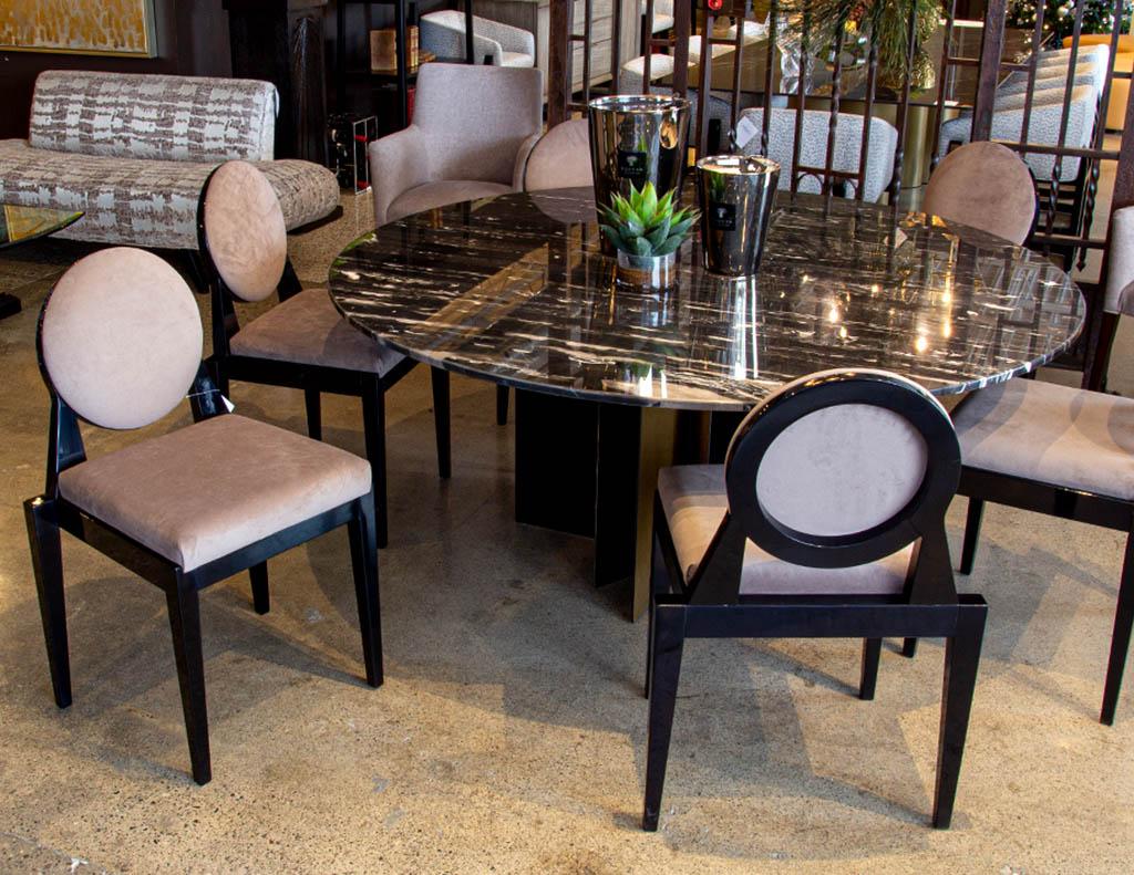 Ensemble de 10 chaises de salle à manger modernes à dossier rond personnalisées Arrondi en vente 8