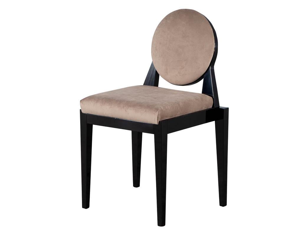Set aus 10 modernen Esszimmerstühlen mit runder Rückenlehne von Arrondi (Moderne) im Angebot