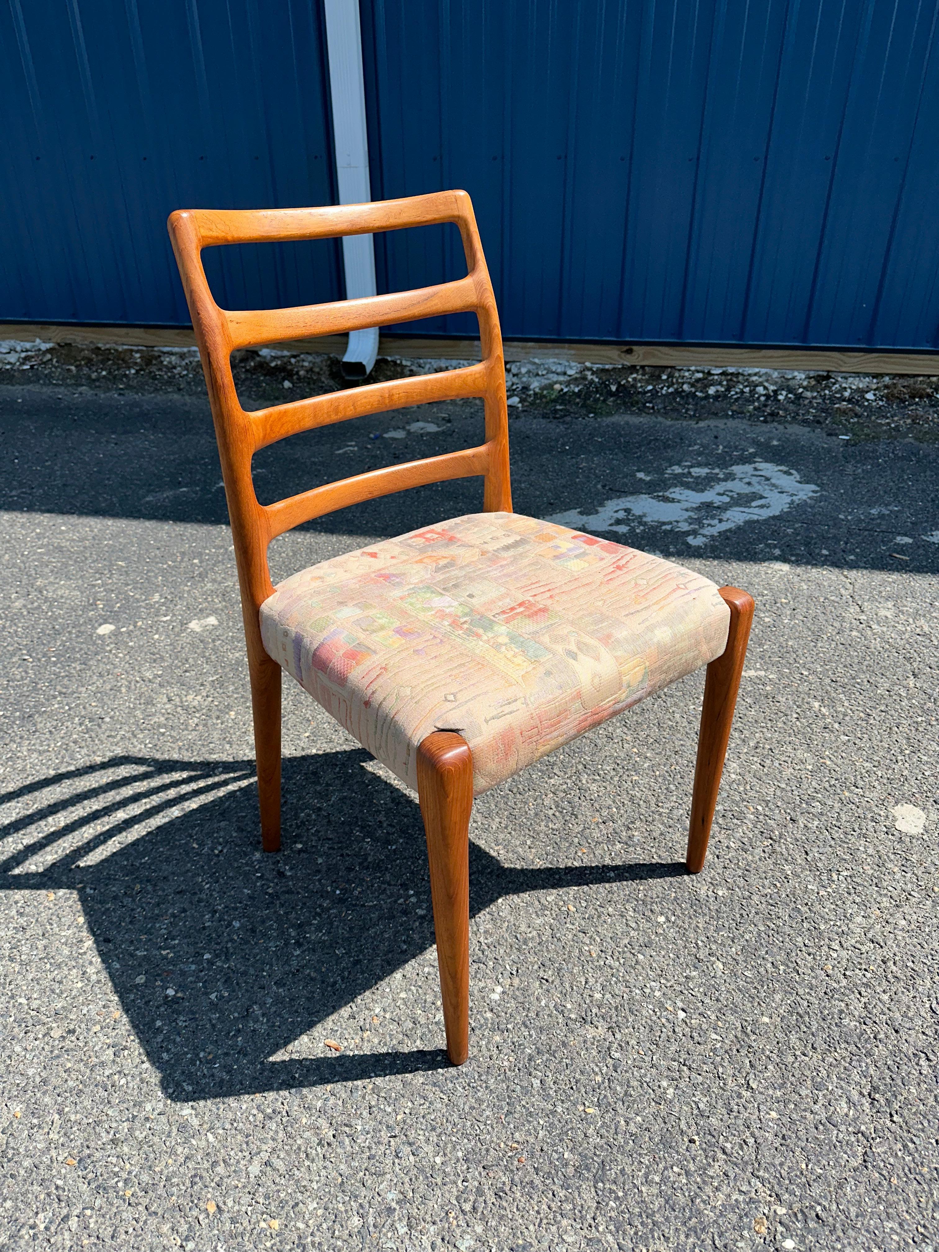 Full set of ten Danish made dining chairs! Warm teak wood frames with cushioned seats. Ladder backs that slope back for comfort.
Please confirm location NY or NJ.
