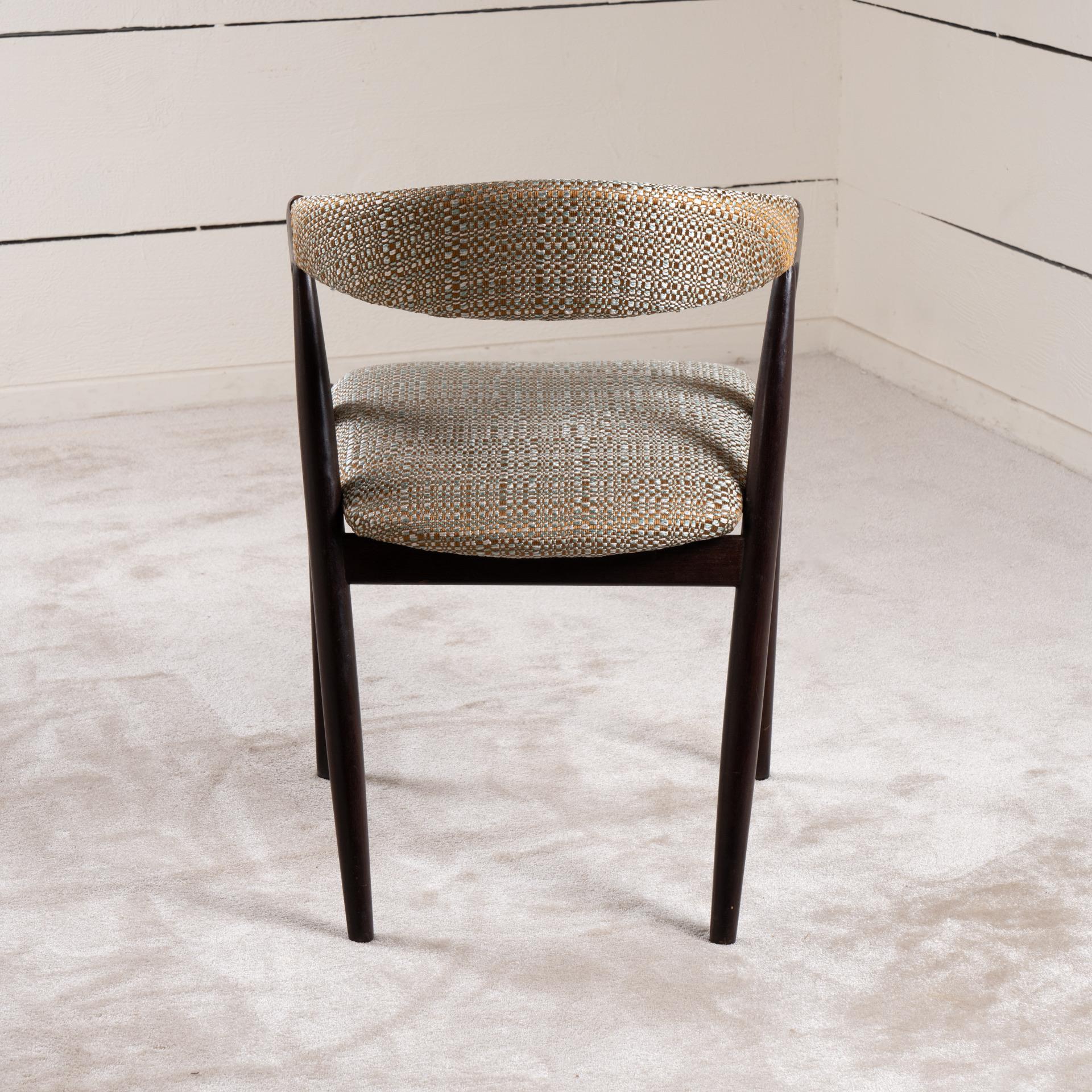 Metà XX secolo Set di 10 sedie in teak scuro di Kai Kristiansen in vendita