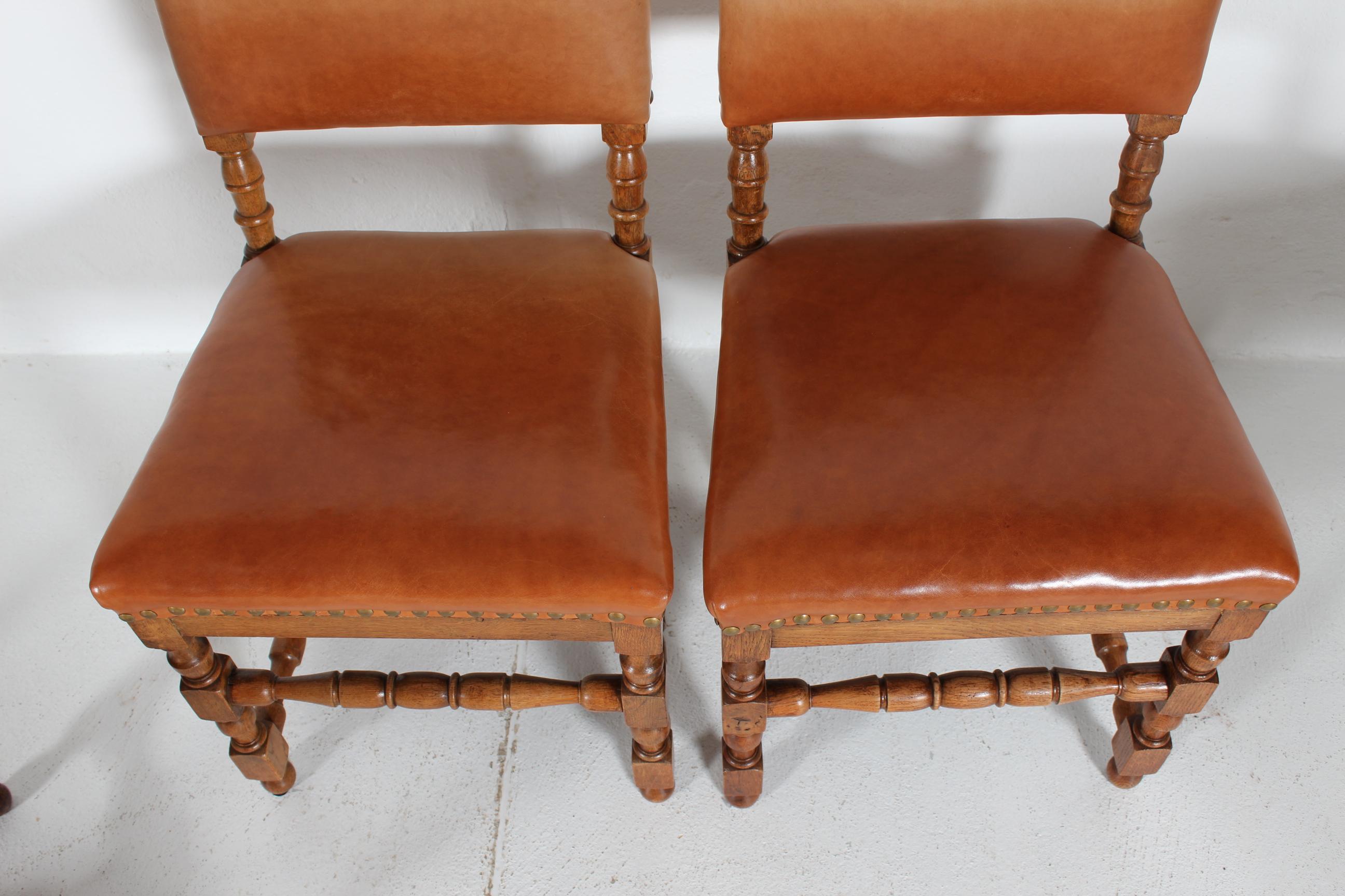 Satz von 10 Esszimmerstühlen im dänischen Barockstil Massiv Eiche + Cognac Leder 1930s im Angebot 3