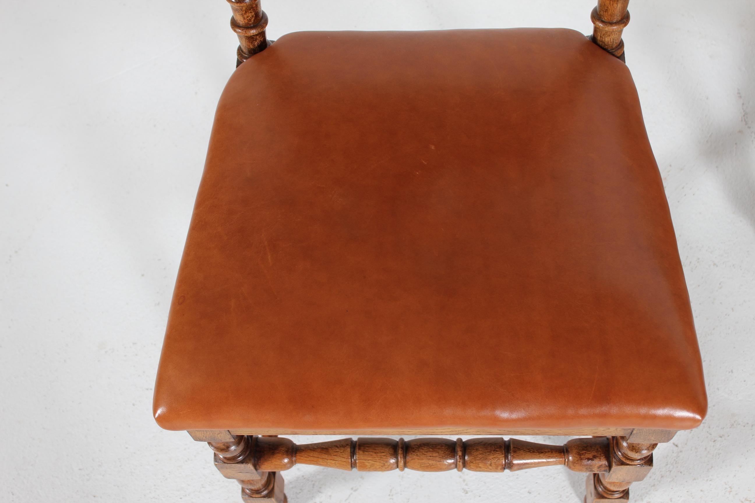 Satz von 10 Esszimmerstühlen im dänischen Barockstil Massiv Eiche + Cognac Leder 1930s im Angebot 4