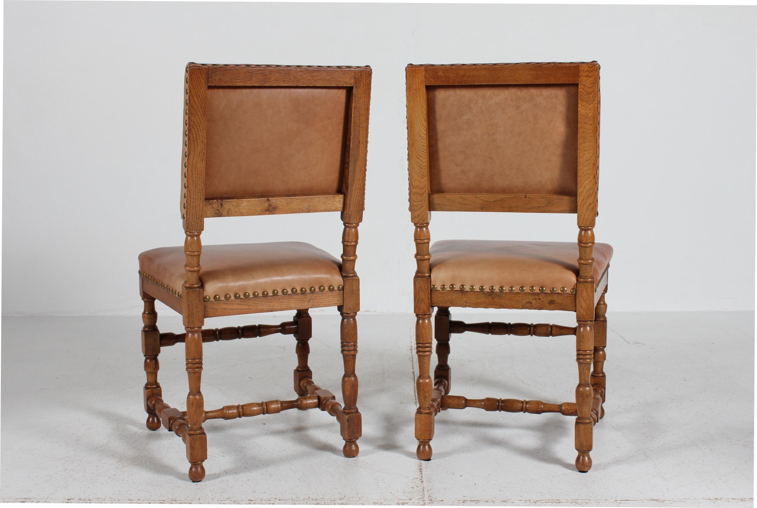 Satz von 10 Esszimmerstühlen im dänischen Barockstil Massiv Eiche + Cognac Leder 1930s im Angebot 12