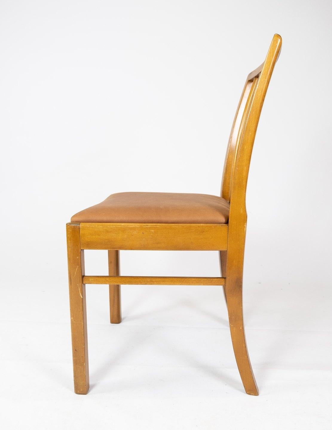 Art Deco Set of 10 Dining Room Chairs of Light Wood and Cognac Leather, 1940s For Sale 2