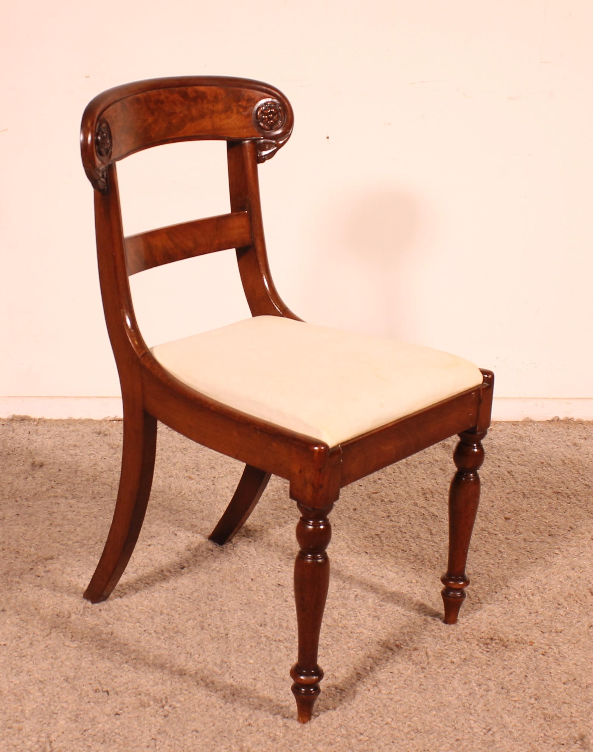 Acajou Ensemble de 10 chaises en acajou du début du 19e siècle en vente