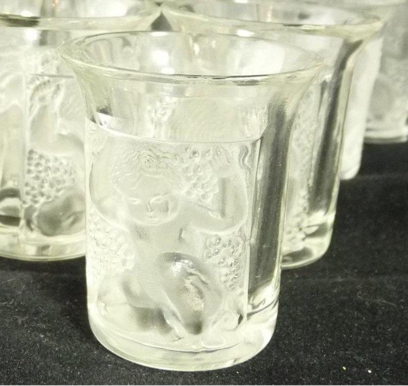 Set of 10 stunning glass created from transparent and satin-finished crystal, depicts a charming infant surrounded by bunches of grapes.
signed Lalique France engraved, circa 1945

 Clear crystal
 Dimensions: H 1.77