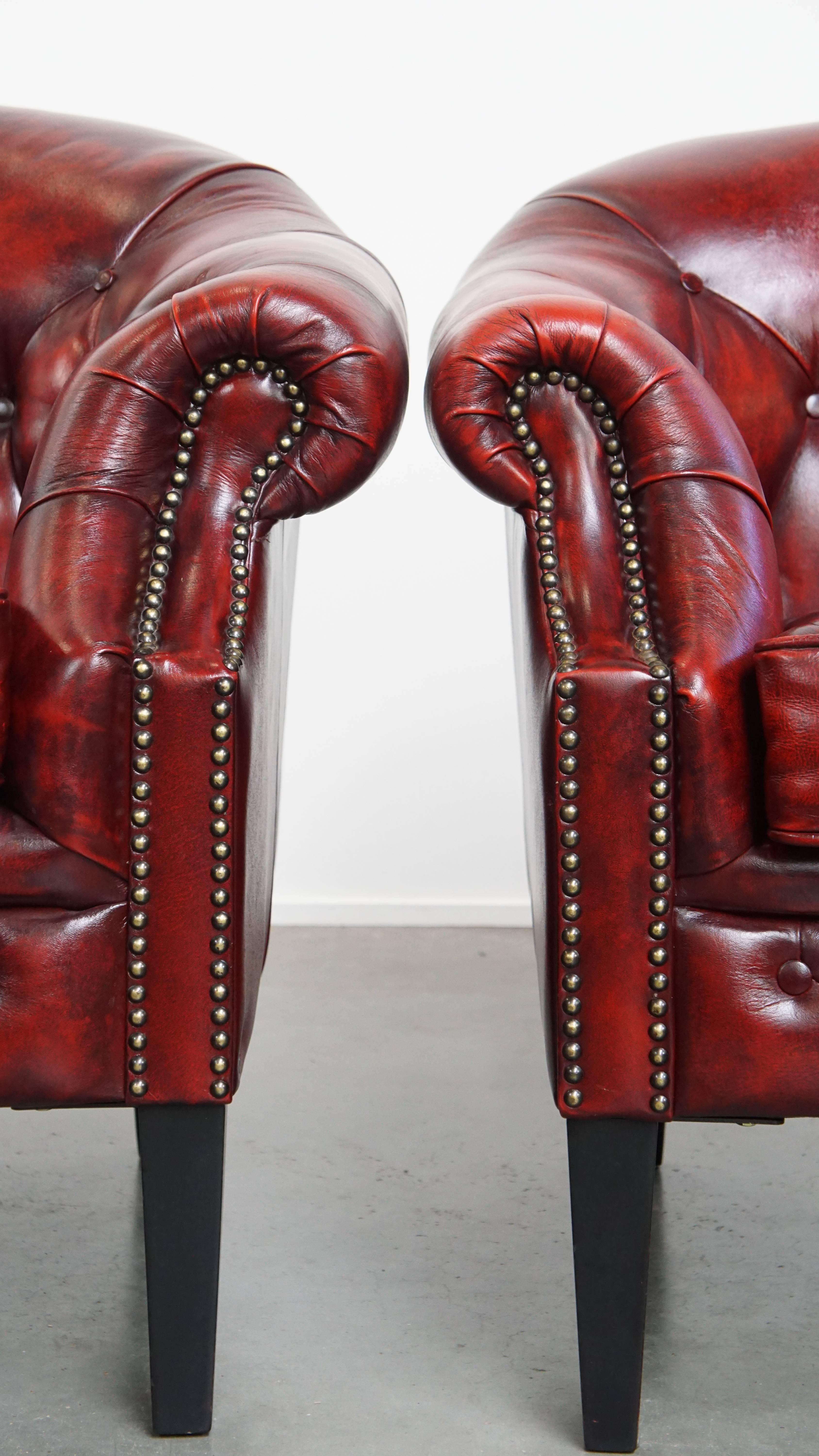 Juego de 10 sillones Chesterfield de cuero de vaca inglés en color rojo en venta 5
