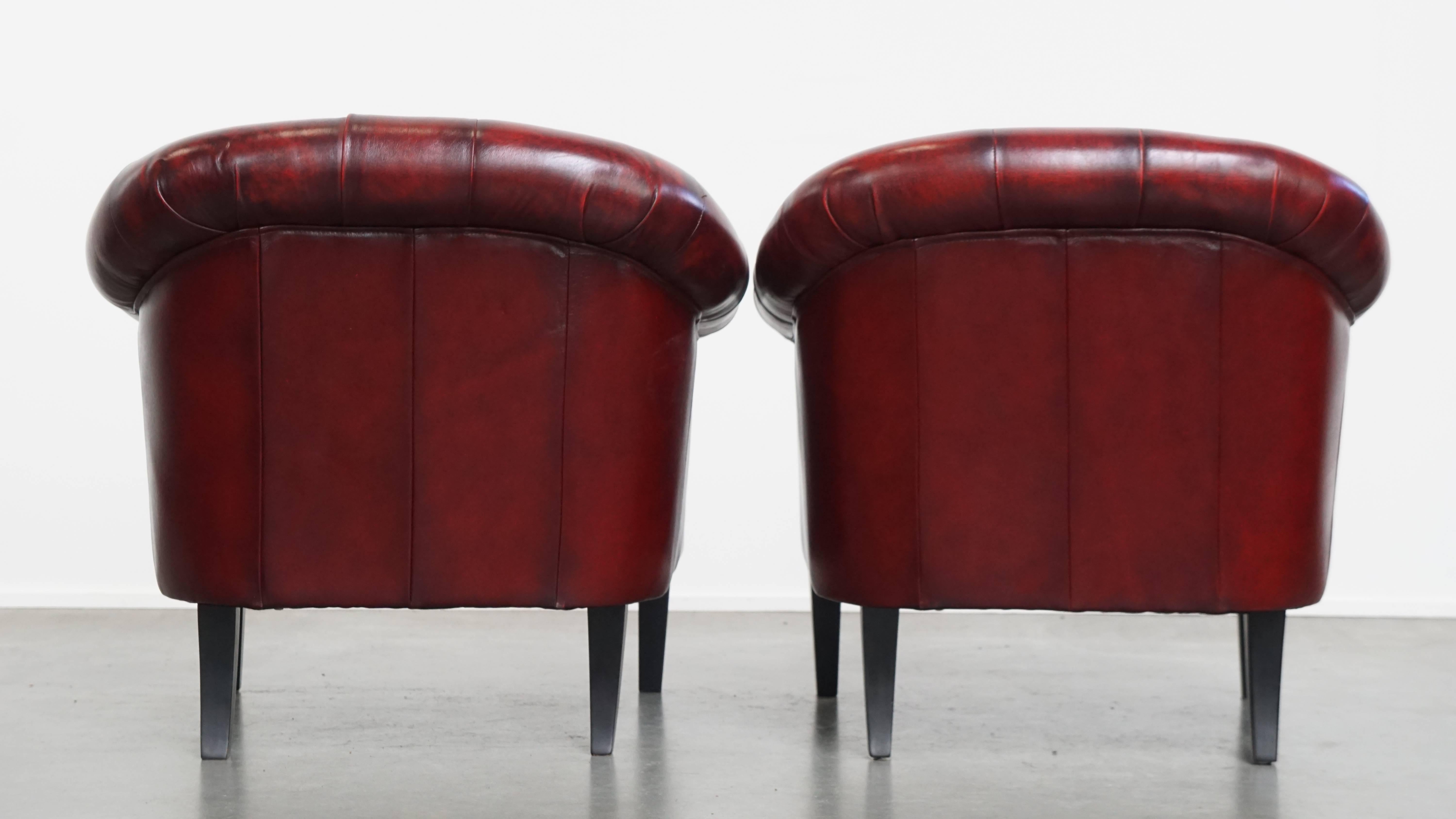 Juego de 10 sillones Chesterfield de cuero de vaca inglés en color rojo en Bueno estado para la venta en Harderwijk, NL
