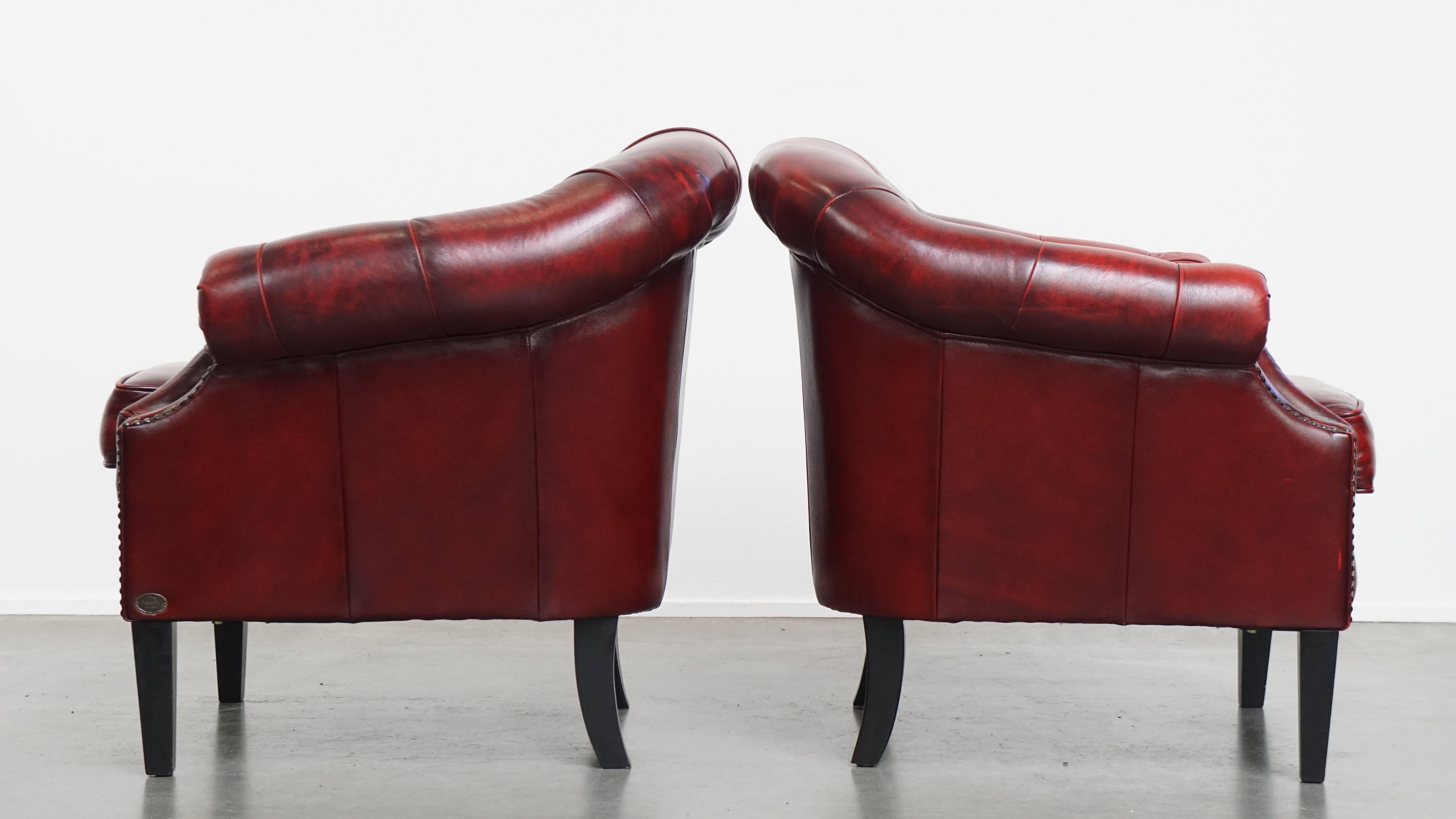 Juego de 10 sillones Chesterfield de cuero de vaca inglés en color rojo siglo XX en venta