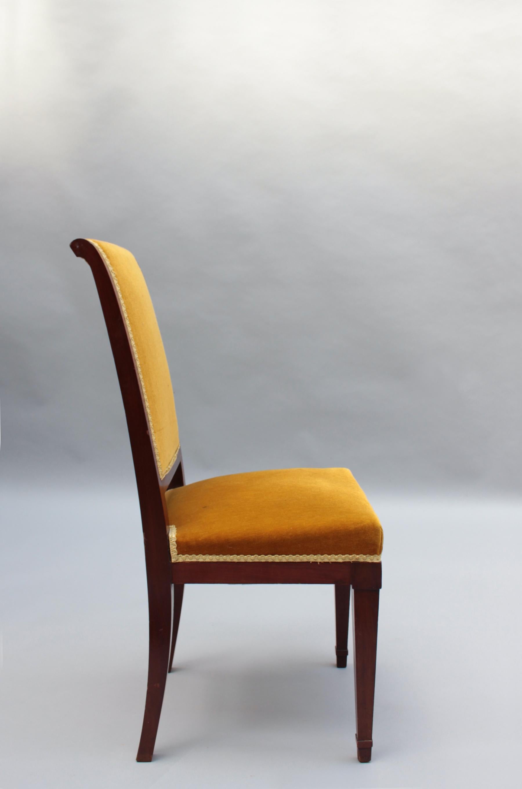 Milieu du XXe siècle Ensemble de 10 chaises de salle à manger en acajou de style Art déco français  en vente