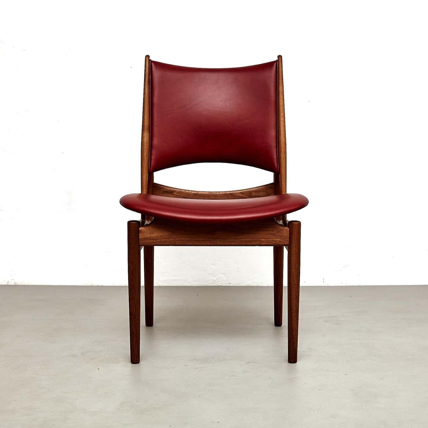 Set of 10 Finn Juhl Egyptian Chair in Walnut Wood and Dark Red Leather Escandinavo moderno en venta