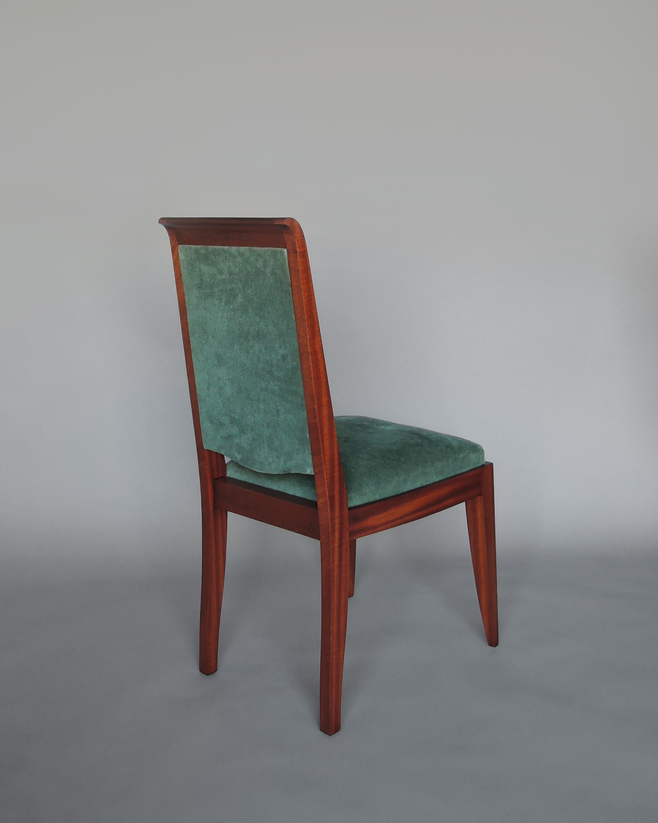 Satz von 10 französischen Art Deco Mahagoni Stühlen von Gaston Poisson (Mitte des 20. Jahrhunderts) im Angebot