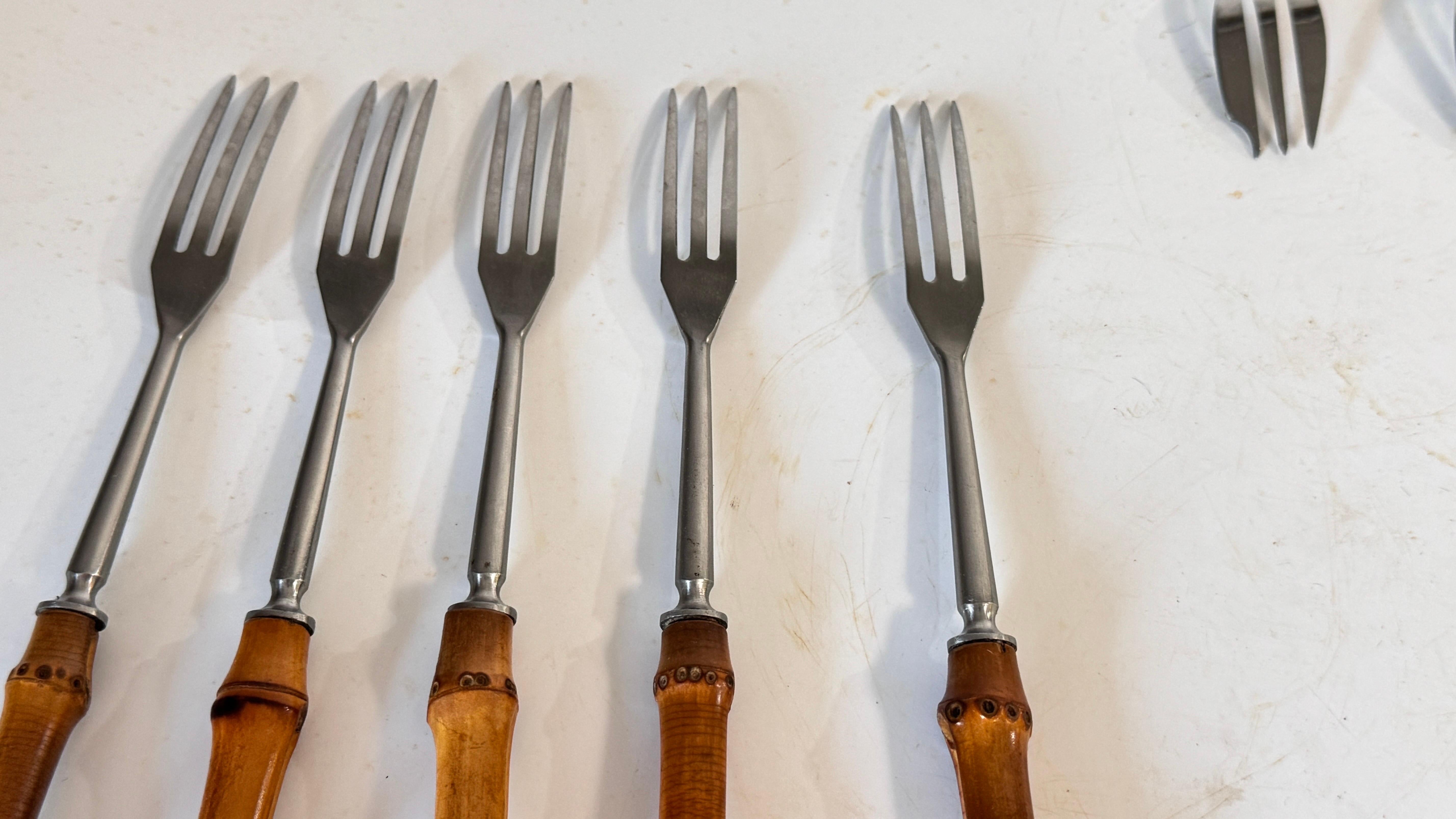Ensemble de 10 fourchettes en faux bambou, fourchettes à fondue et à fromage, années 1970 en vente 3