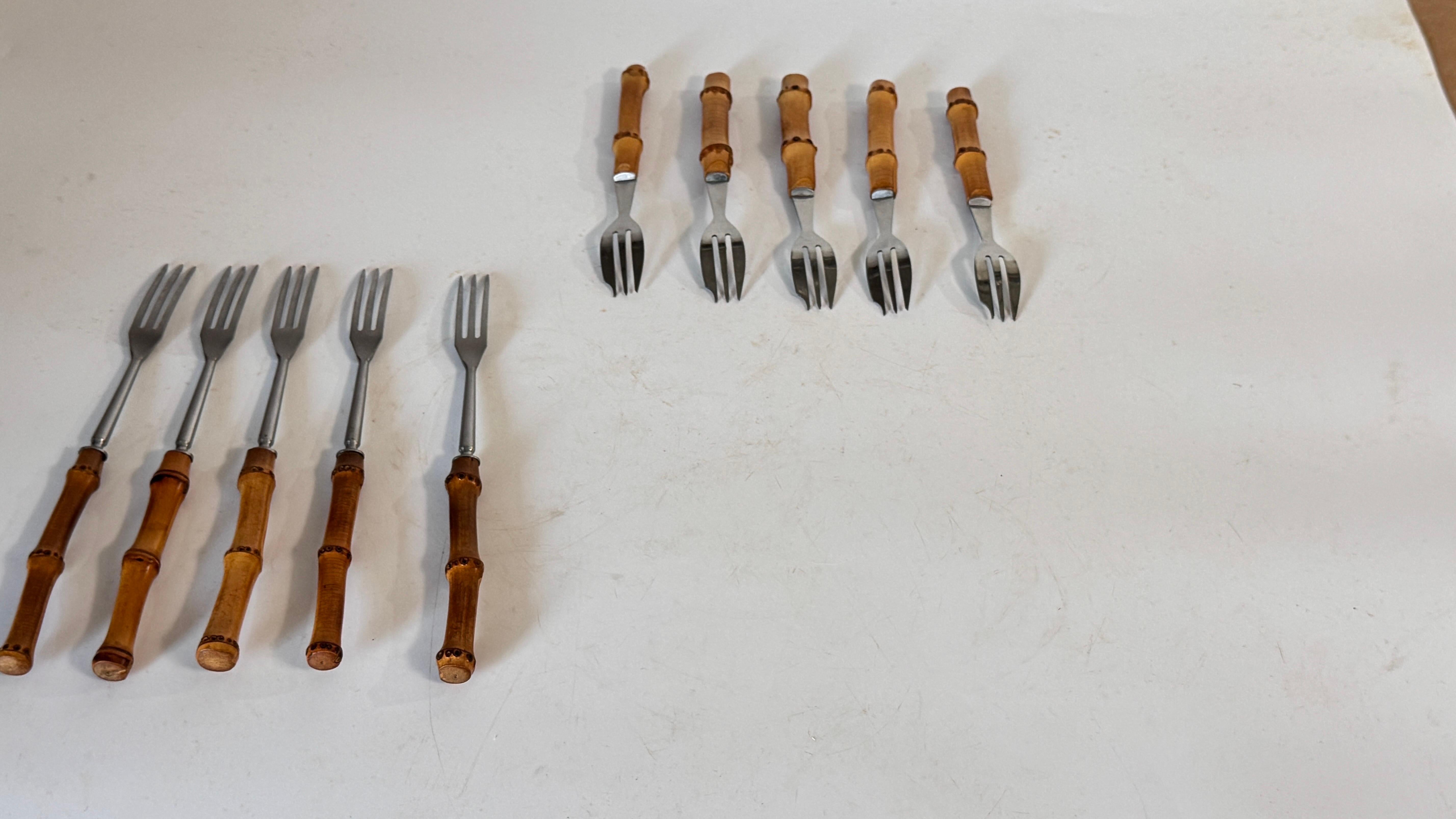 Ensemble de 10 fourchettes en faux bambou, fourchettes à fondue et à fromage, années 1970 en vente 4