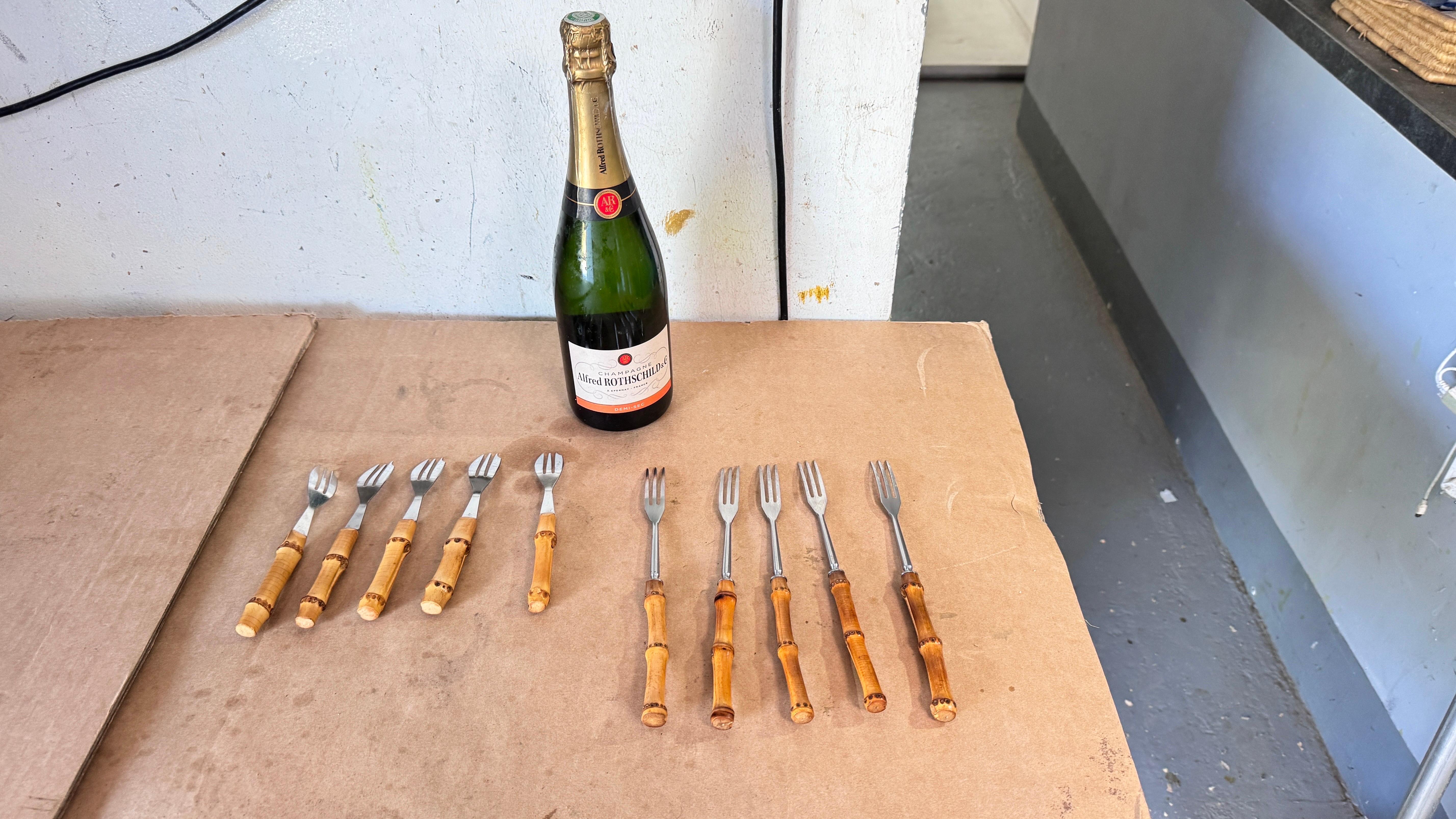 Ensemble de 10 fourchettes en faux bambou, fourchettes à fondue et à fromage, années 1970 en vente 5