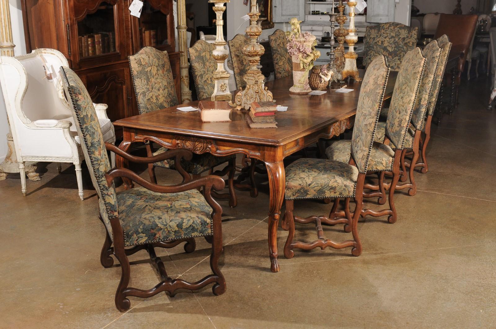 Ensemble de 10 chaises de salle à manger françaises de style Louis XIII avec tapisserie à fleurs 5