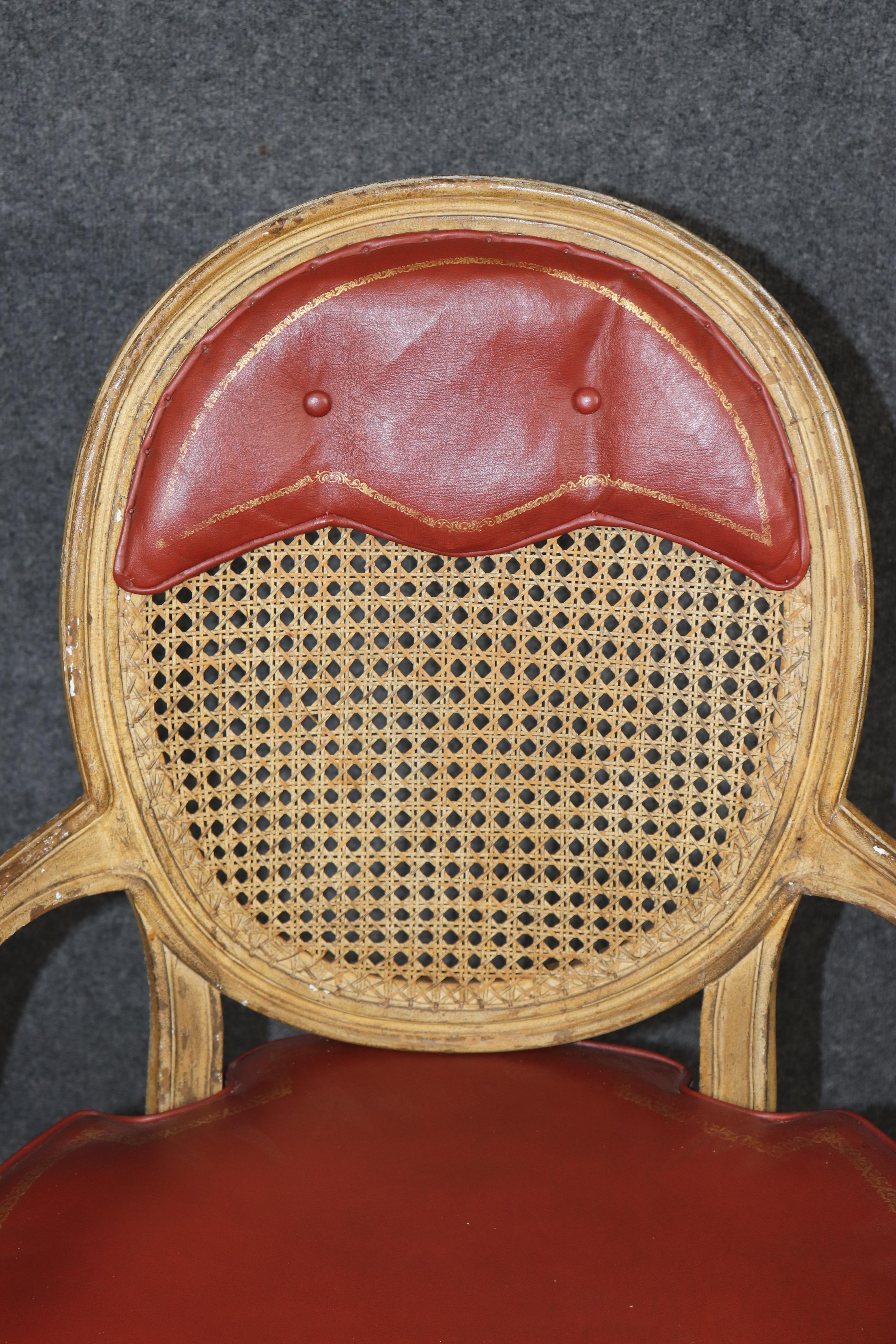 Ensemble de 10 chaises de salle à manger Louis XVI peintes à la crème et en cuir véritable Cane en vente 6