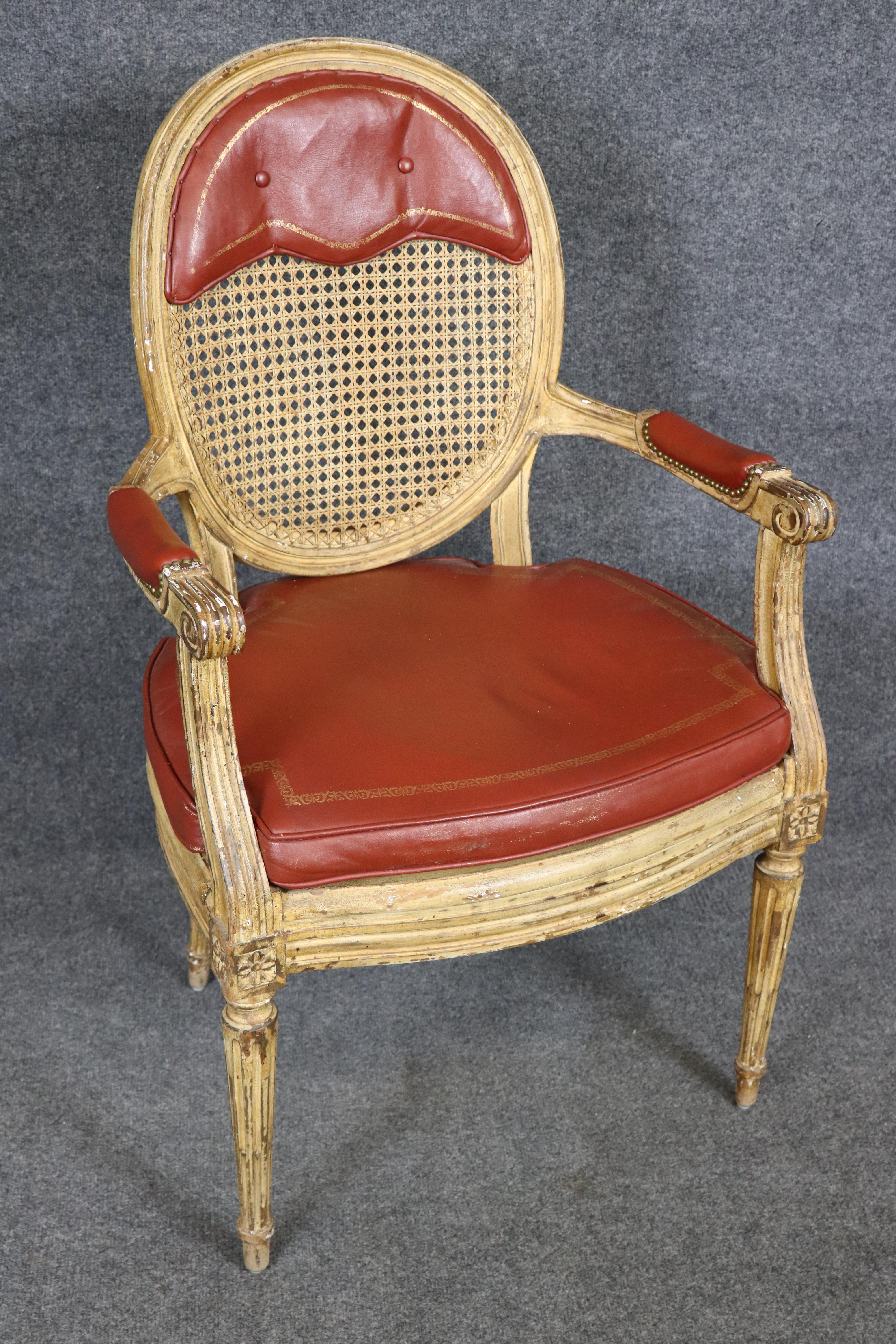 Ensemble de 10 chaises de salle à manger Louis XVI peintes à la crème et en cuir véritable Cane en vente 1